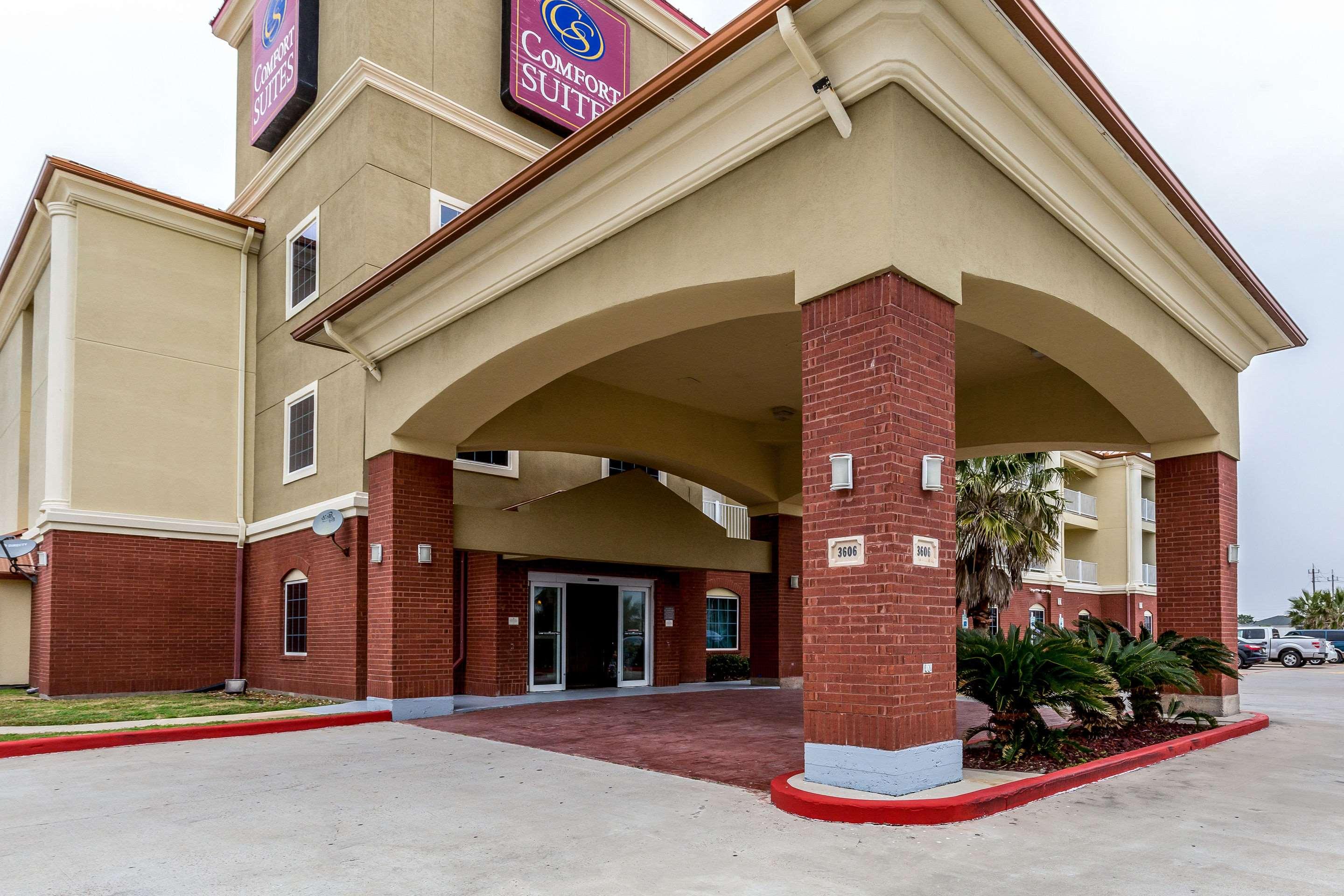 Comfort Suites — photo 3