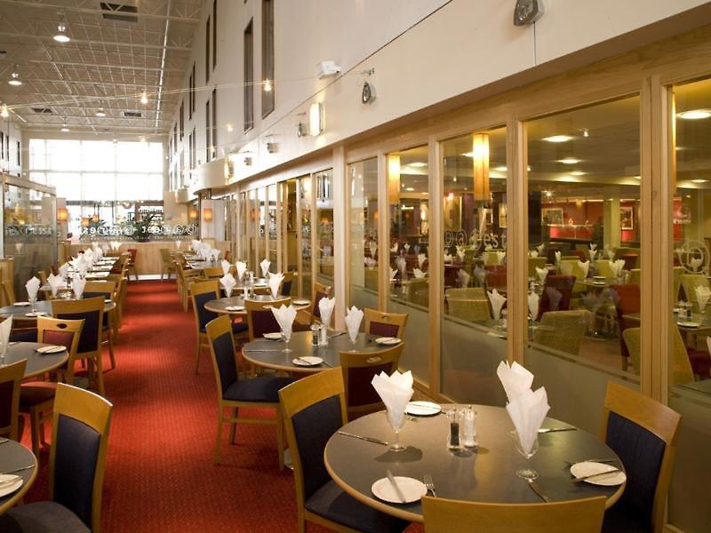 Premier Inn London Heathrow Airport (Bath Road) — photo 4