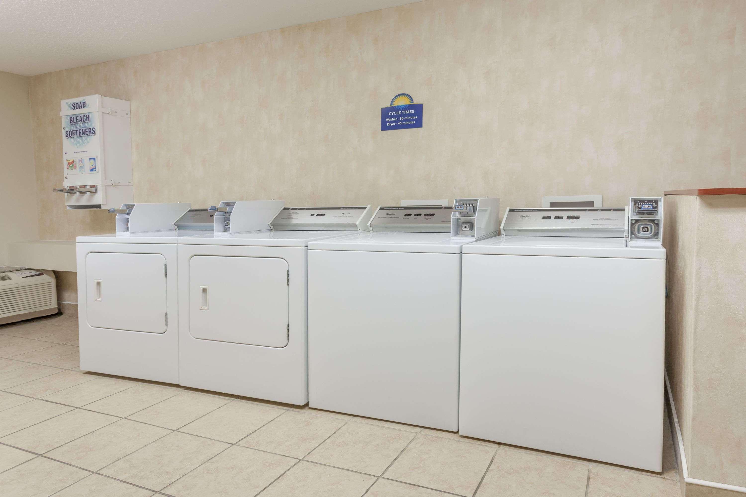 Days Inn & Suites by Wyndham Warren — photo 4