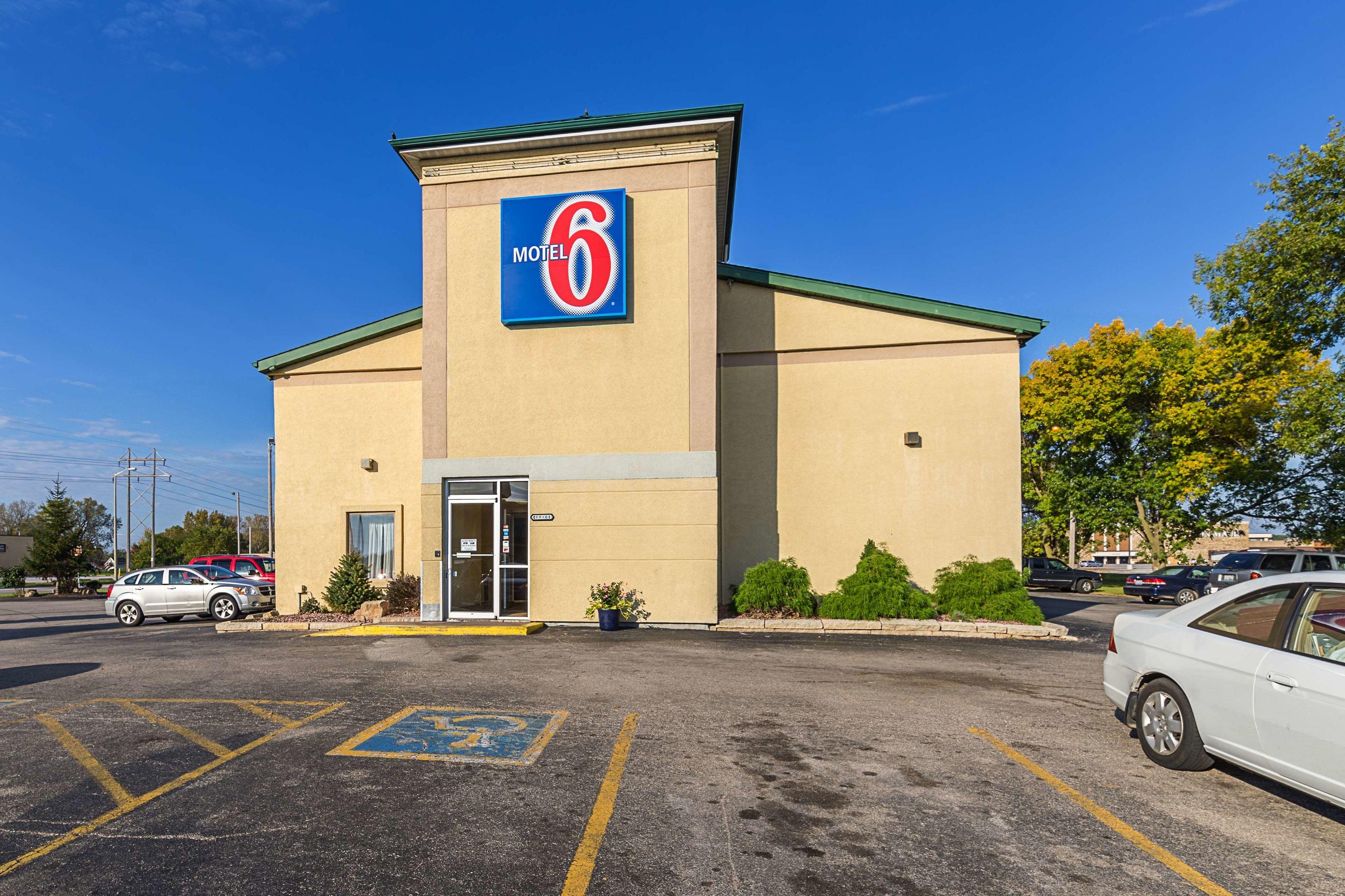 Motel 6 Moline — photo 3