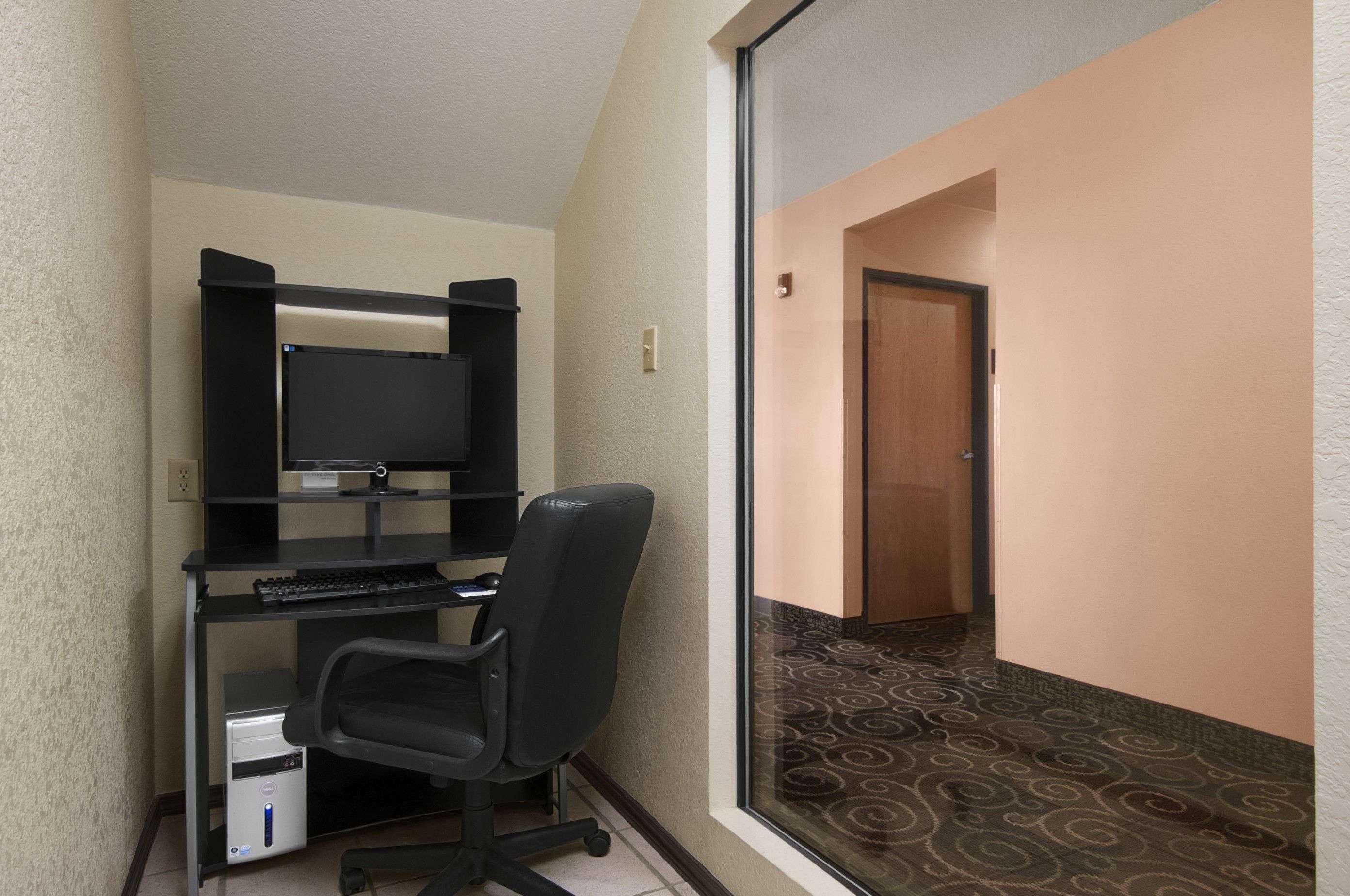 Days Inn by Wyndham Childress — photo 4