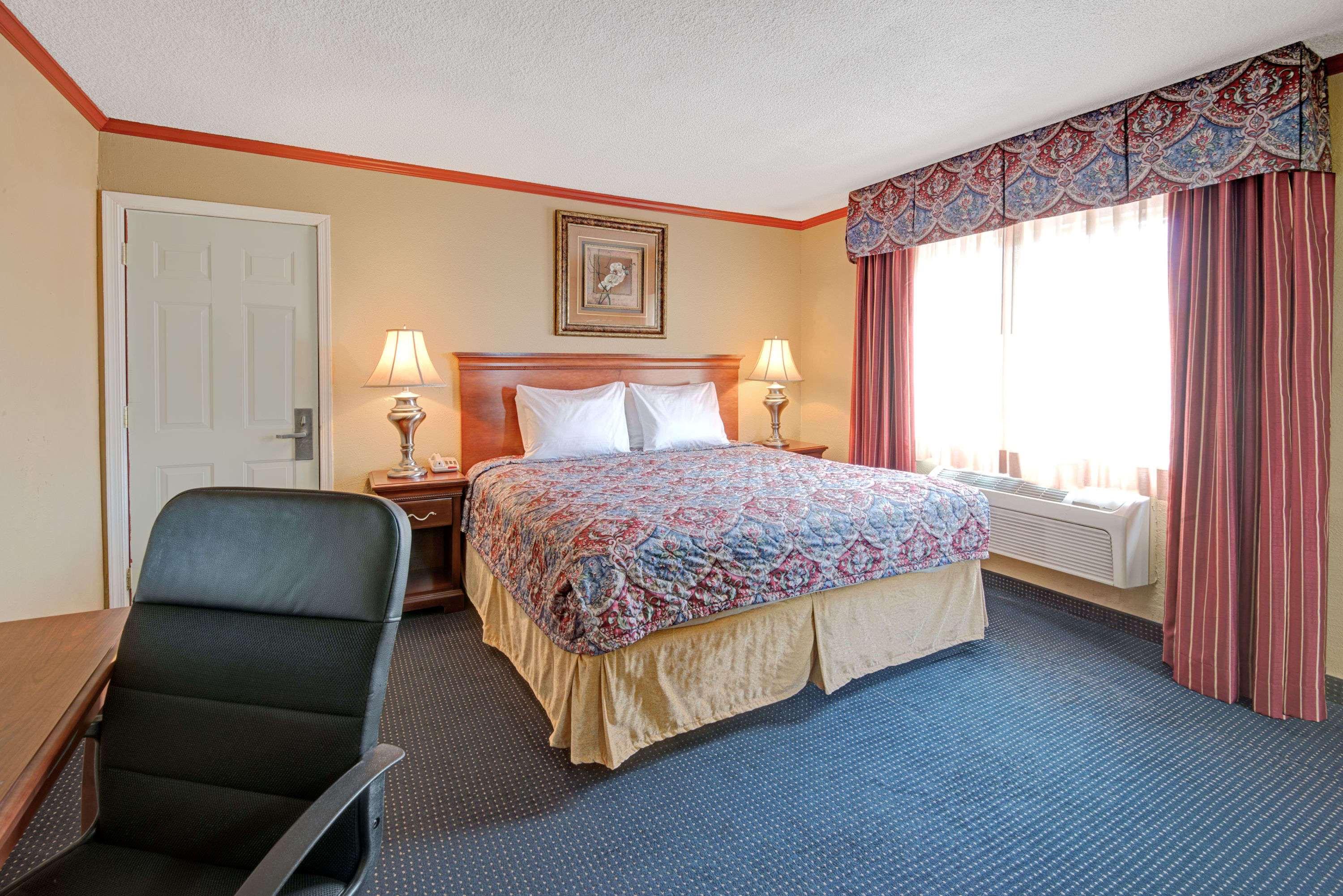 Days Inn Albuquerque Downtown — photo 4