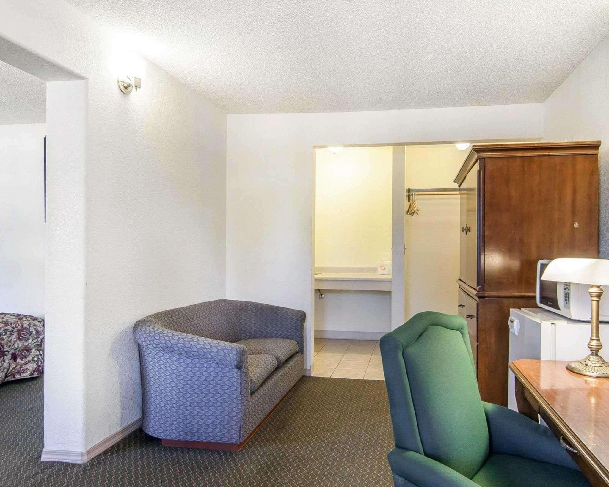 Econo Lodge Eugene — photo 5
