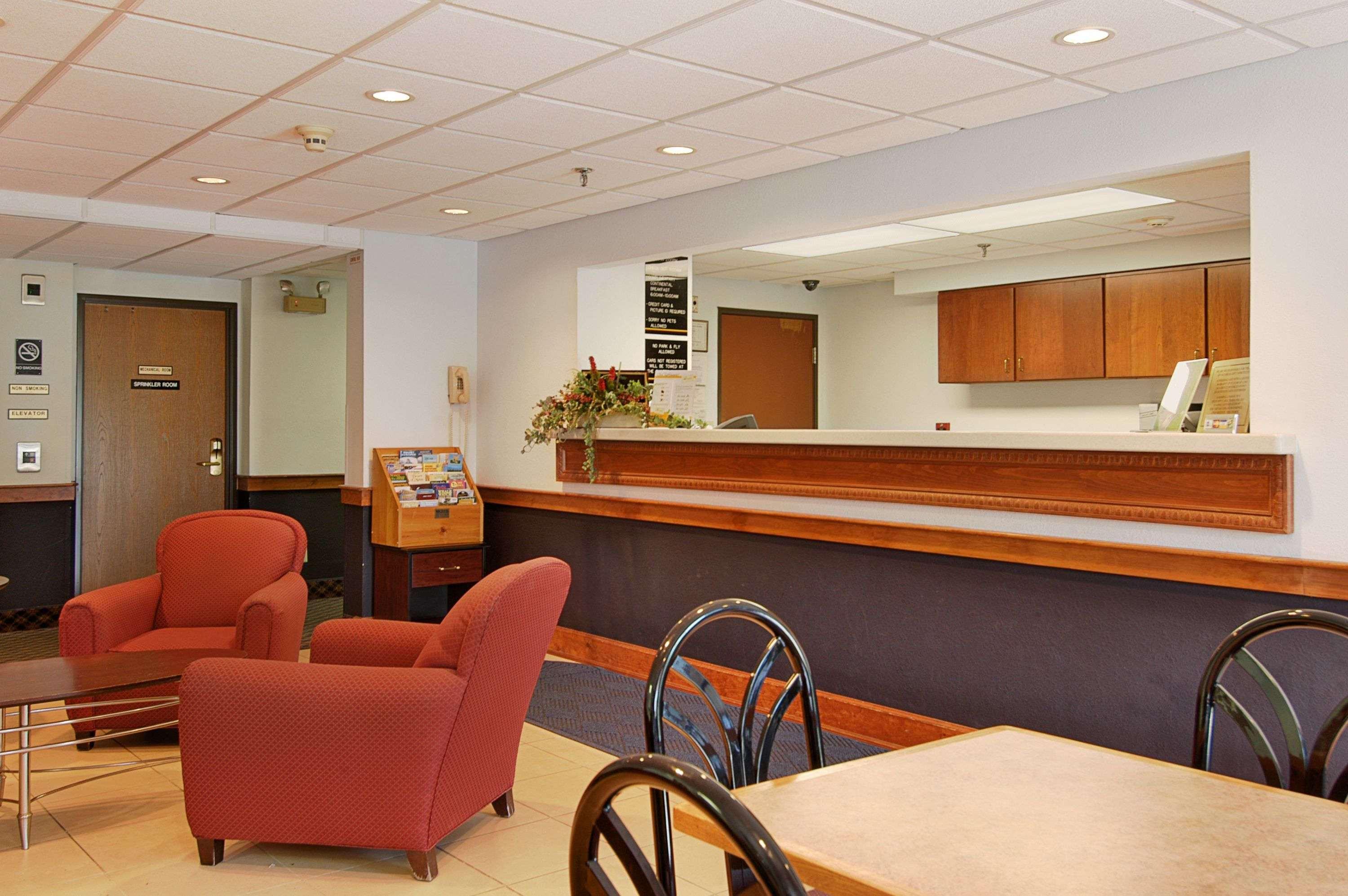 Super 8 by Wyndham Manchester Airport — photo 4