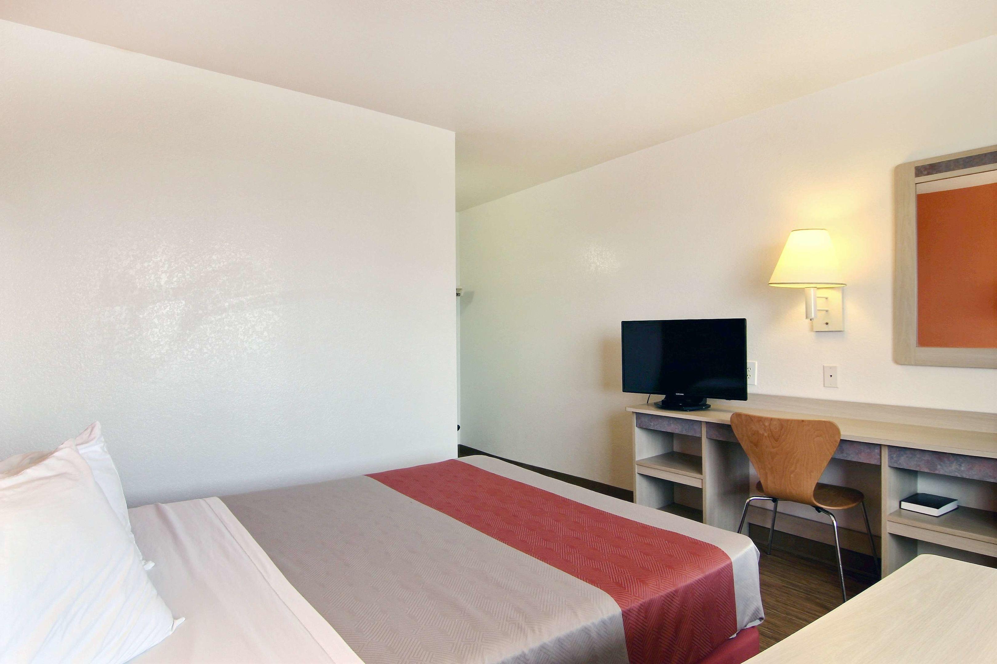 Motel 6 Ft Stockton — photo 5