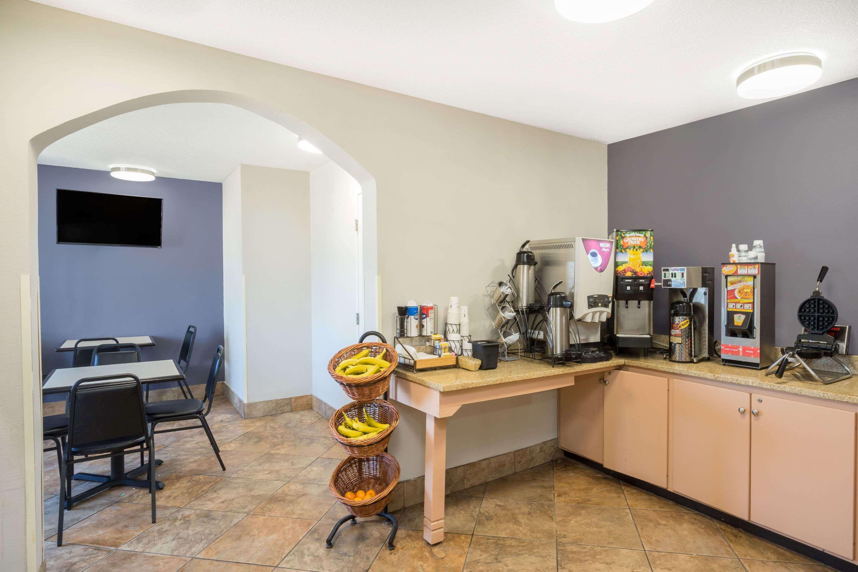 Microtel Inn & Suites by Wyndham Bowling Green — photo 5