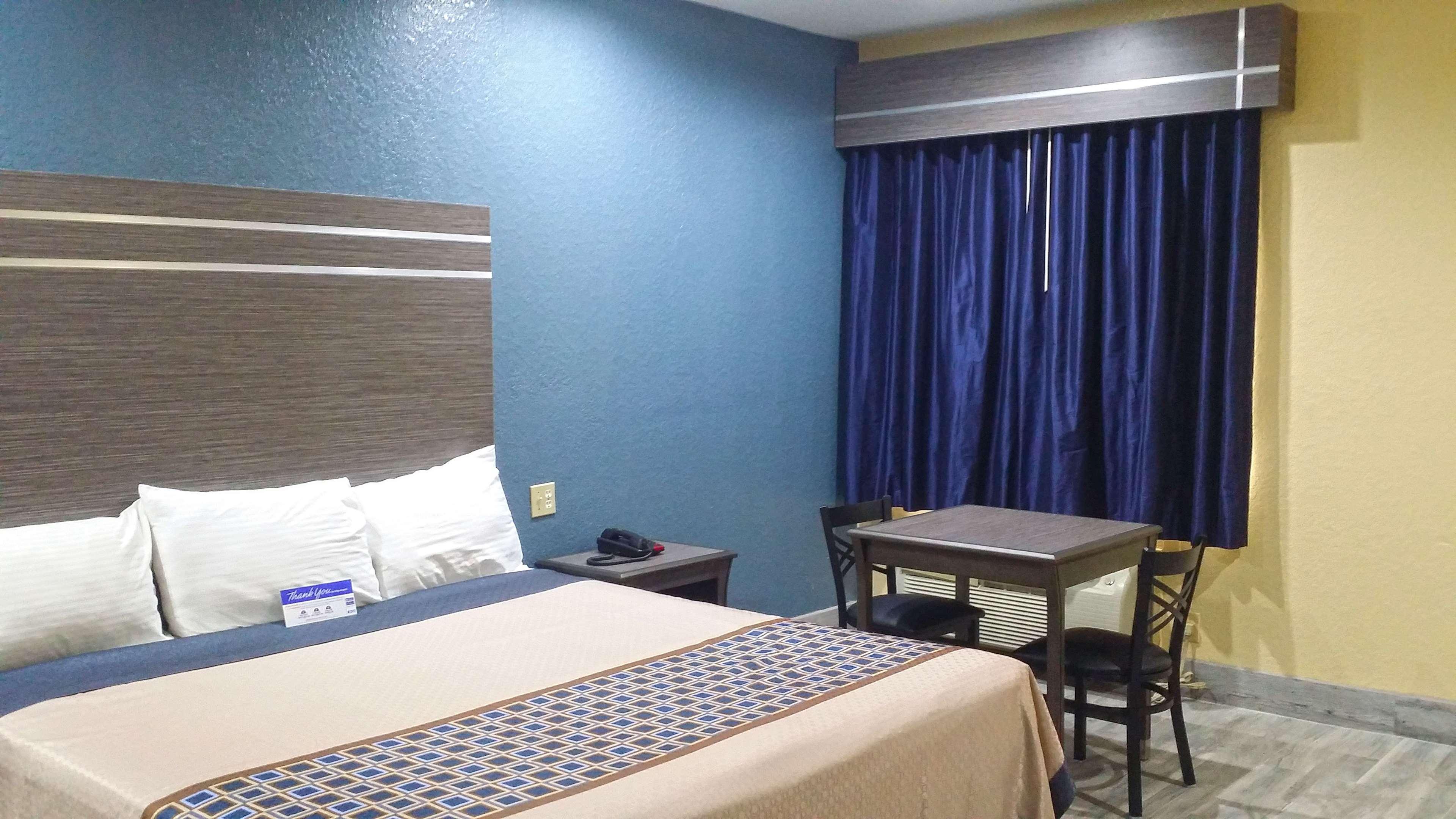Americas Best Value Inn & Suites-Northeast Houston — photo 5
