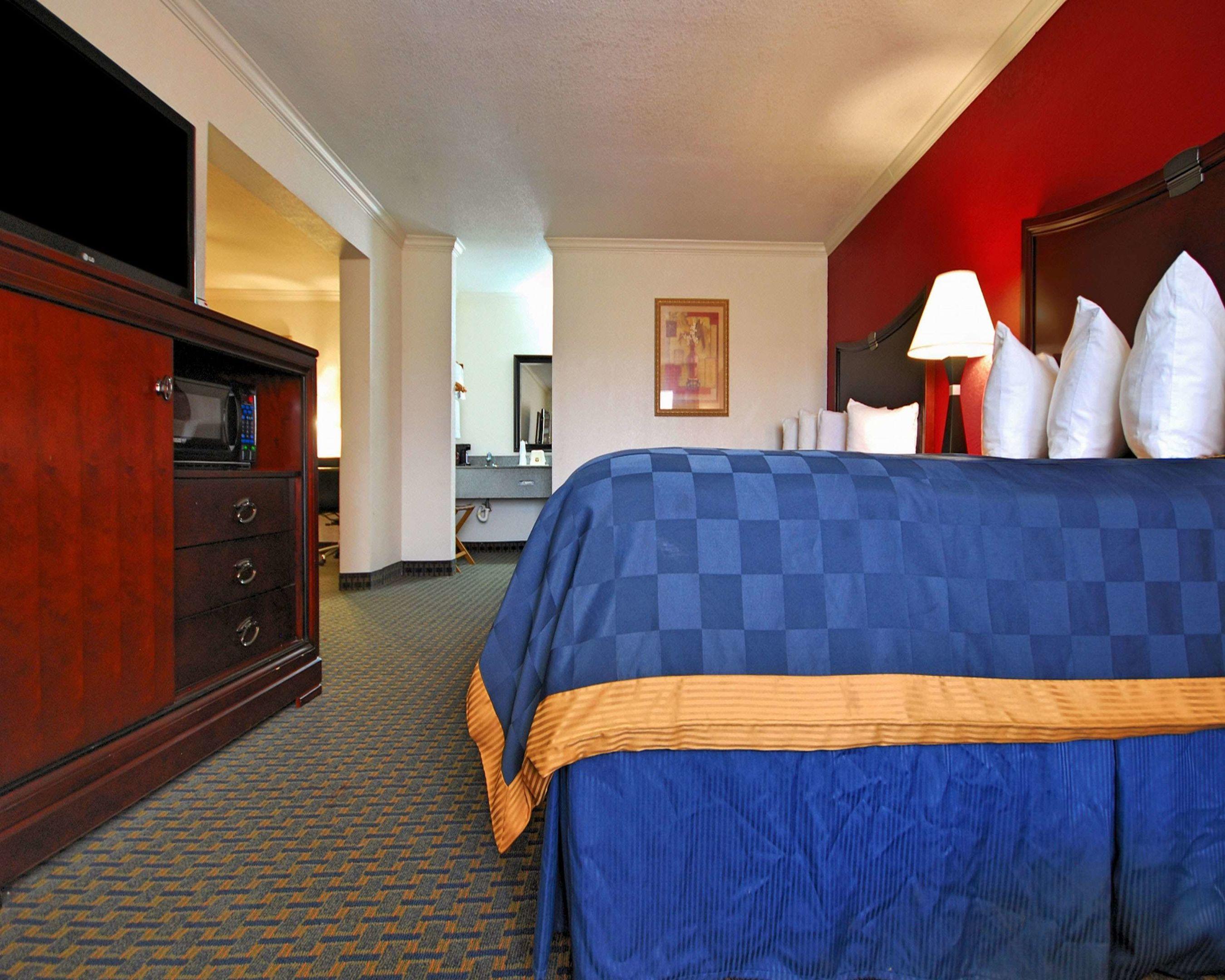 Americas Best Value Inn Kingsville — photo 5