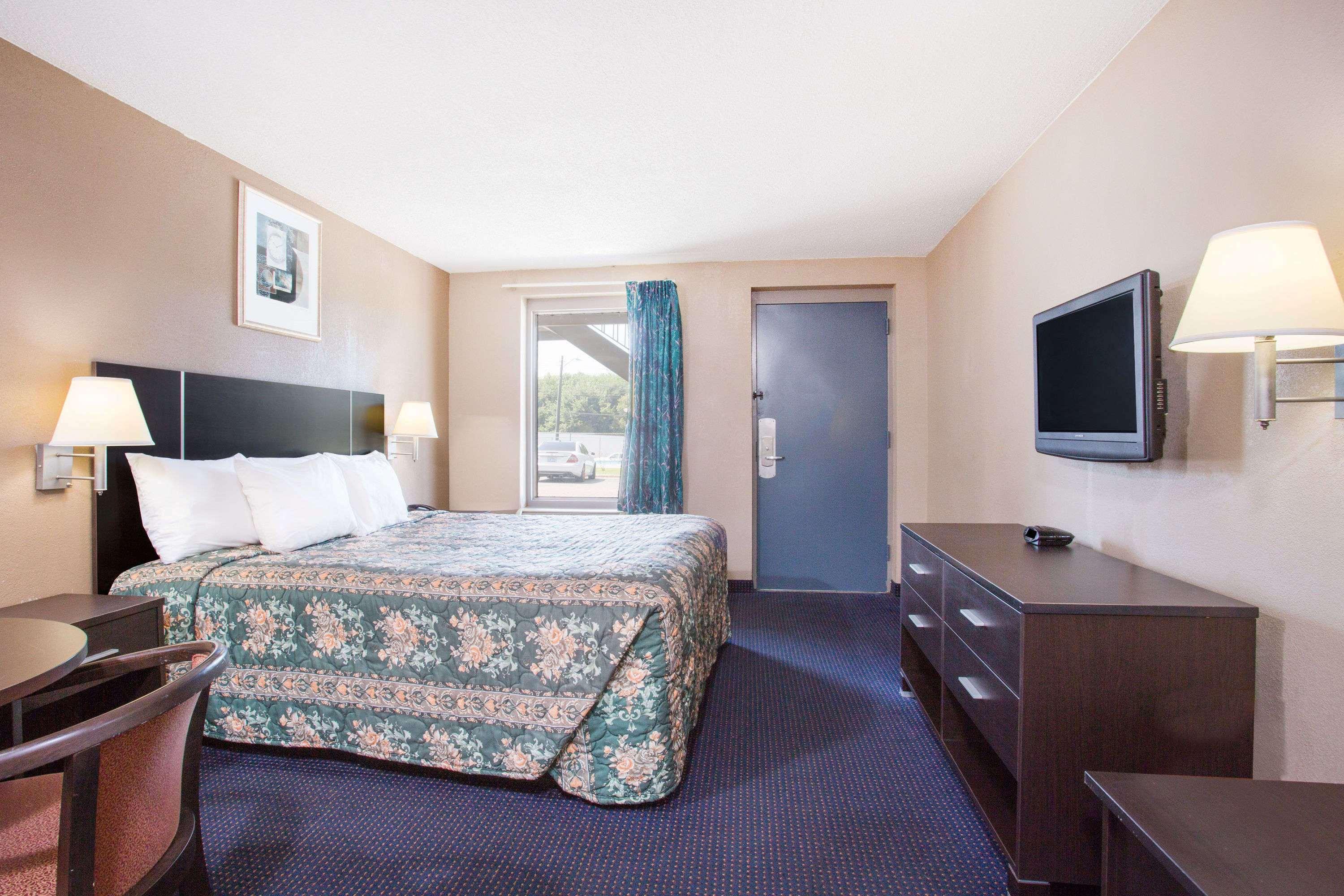Days Inn by Wyndham Rockingham — photo 5