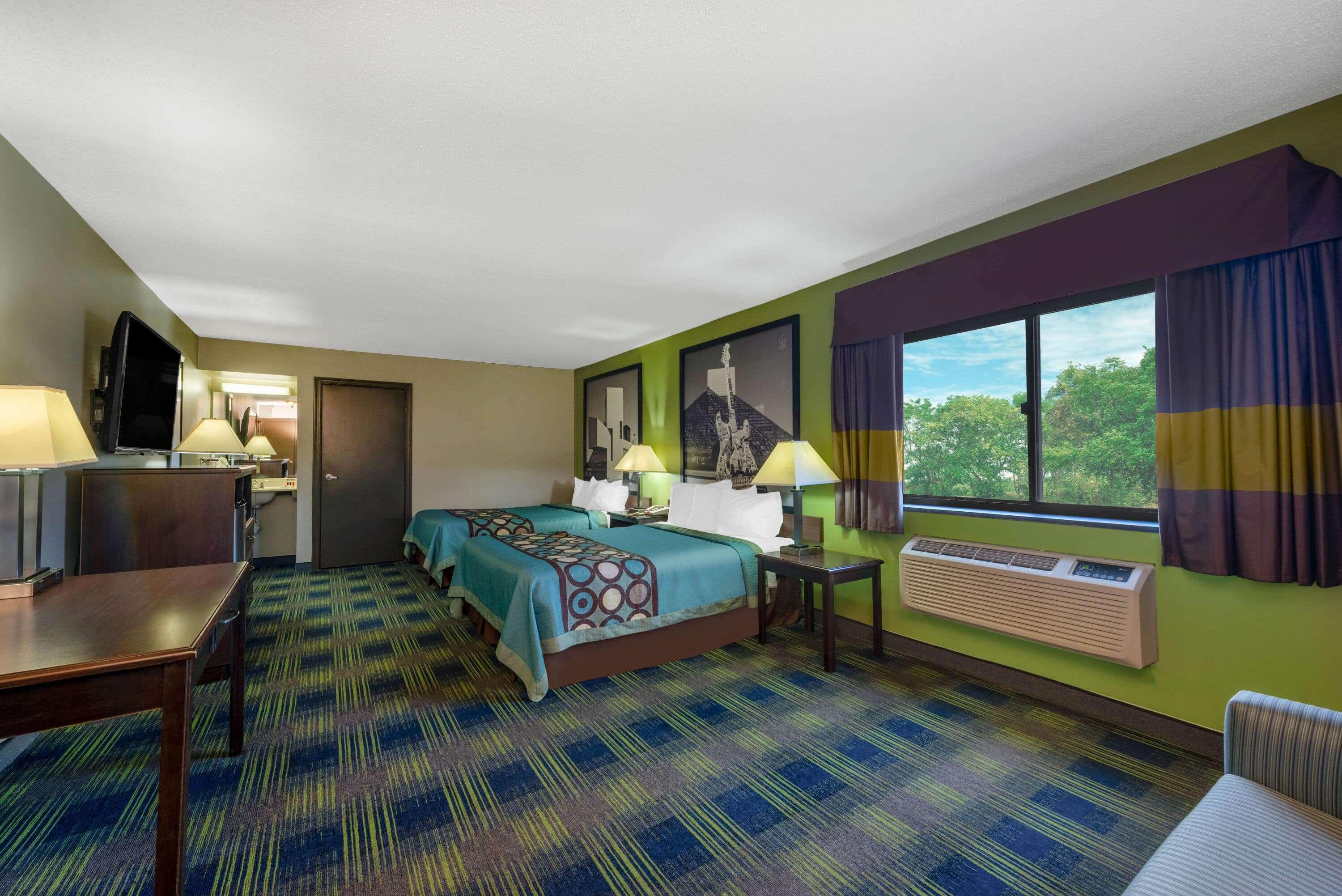 Super 8 by Wyndham Cleveland — photo 4