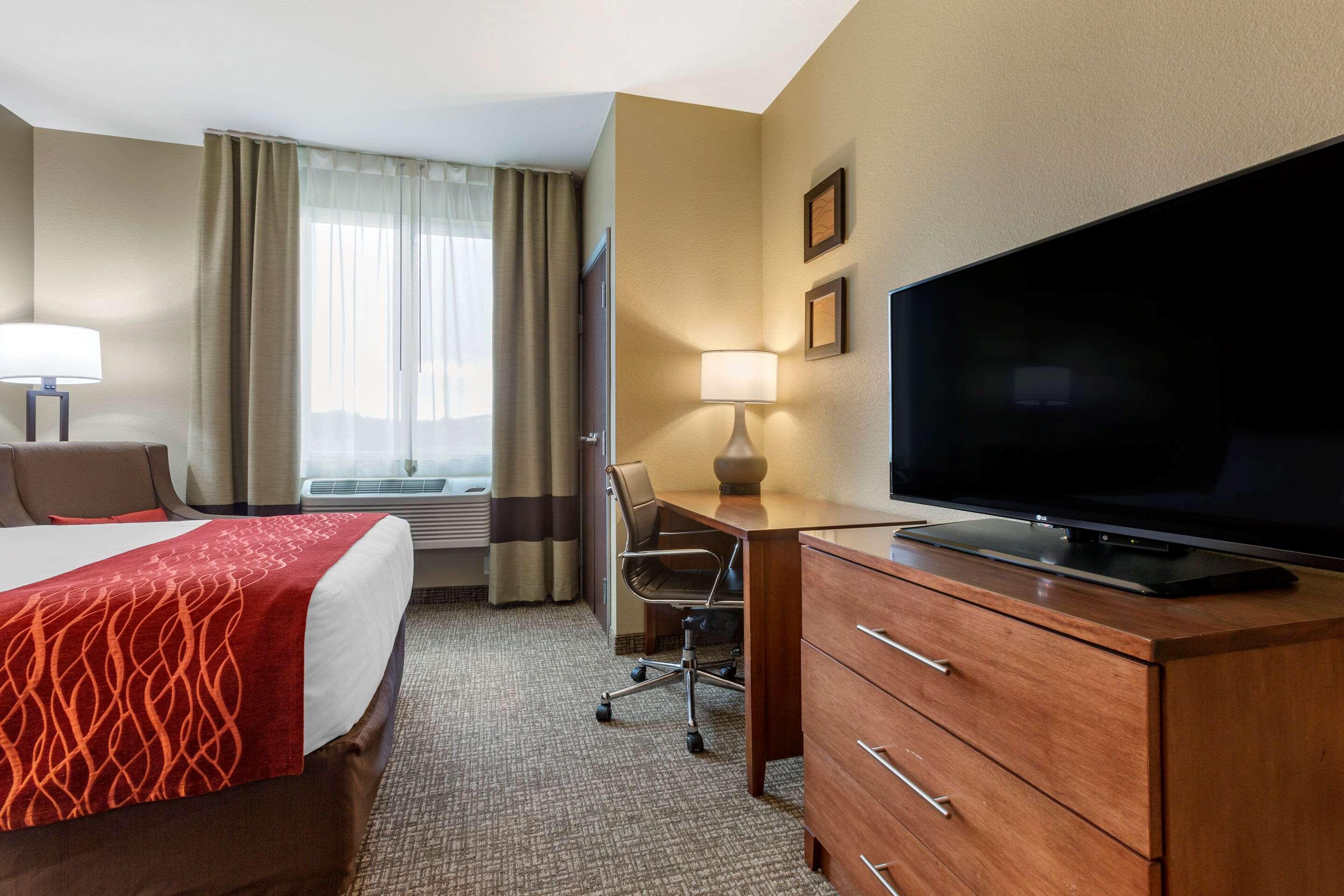 Comfort Inn & Suites Hill City — photo 5