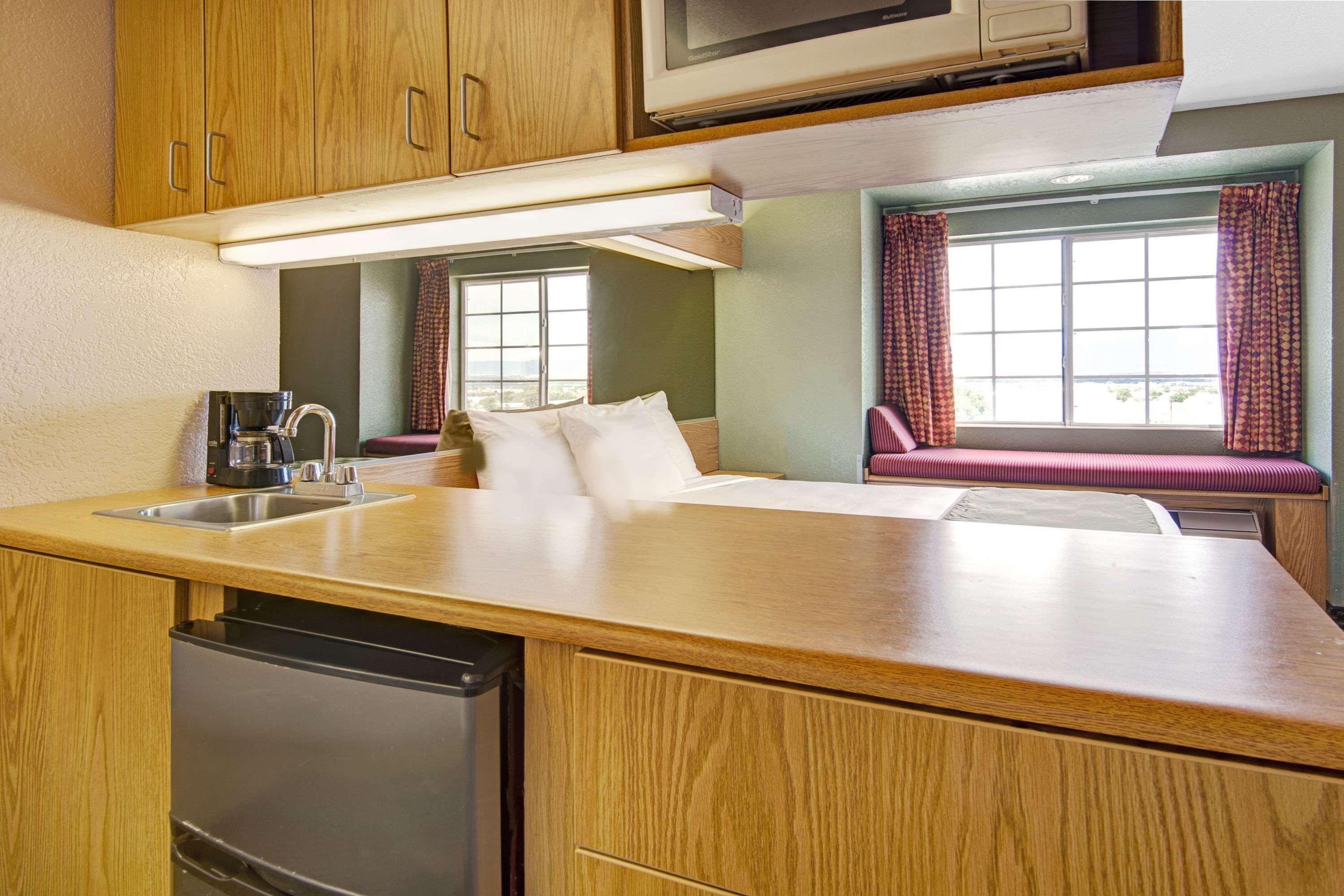 Microtel Inn & Suites by Wyndham Albuquerque West — photo 5