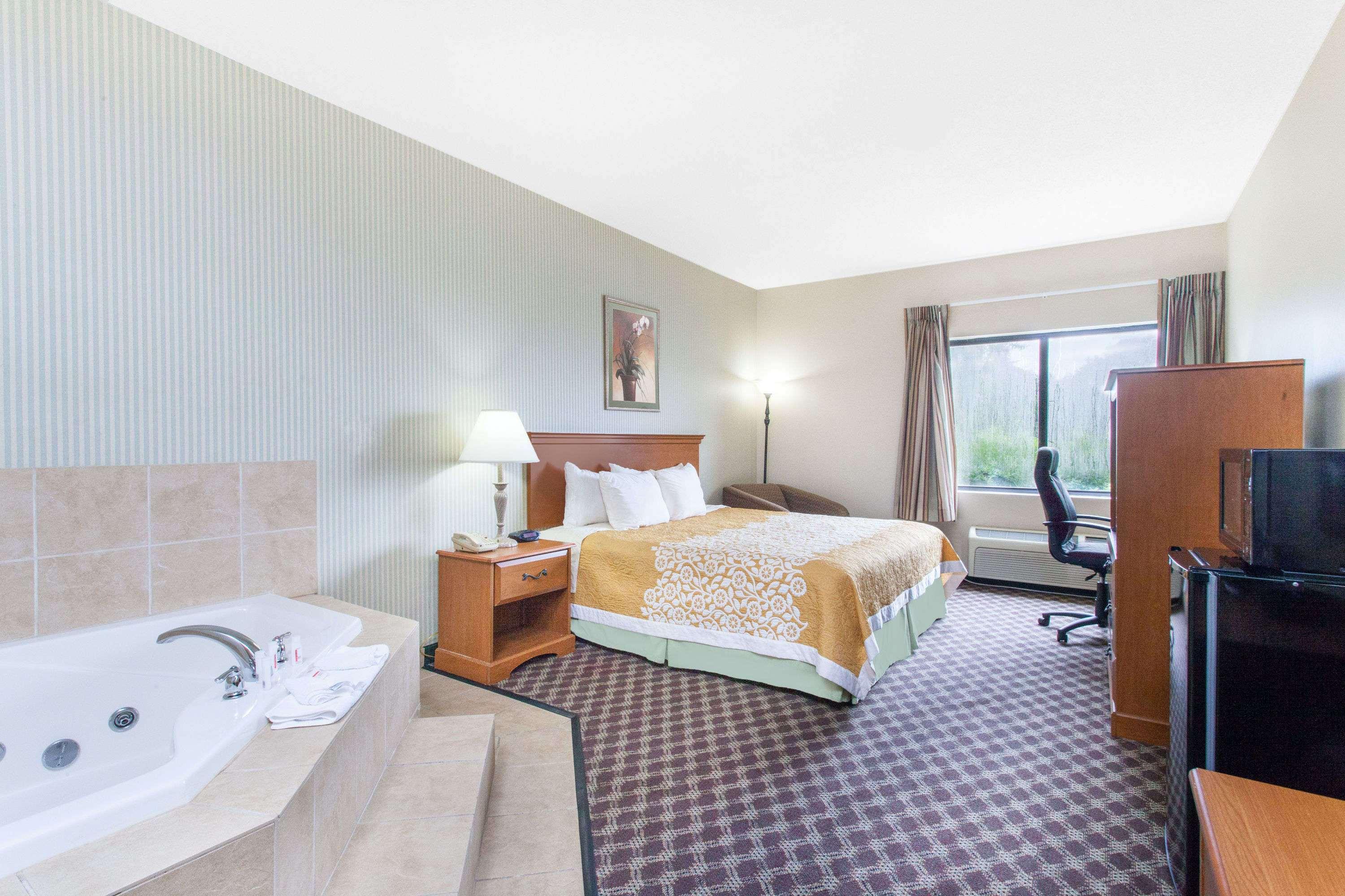 Days Inn & Suites by Wyndham Seaford — photo 5