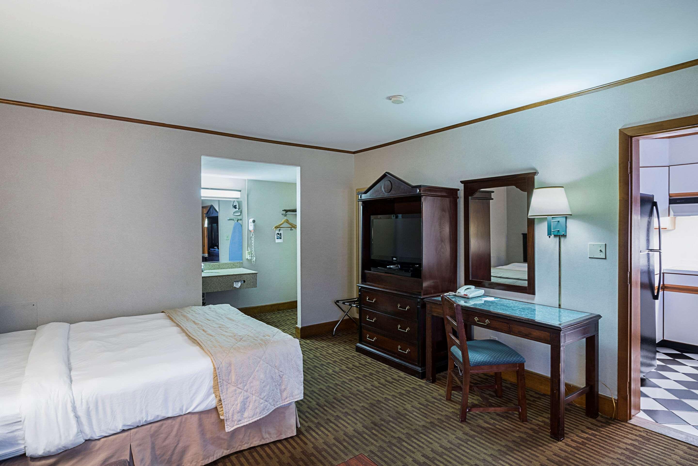 Quality Inn & Suites Skyways — photo 5