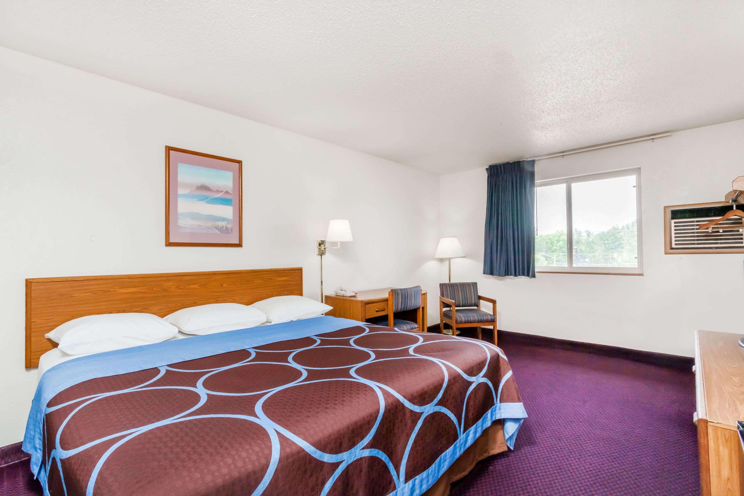 Super 8 by Wyndham Sidney NY — photo 4