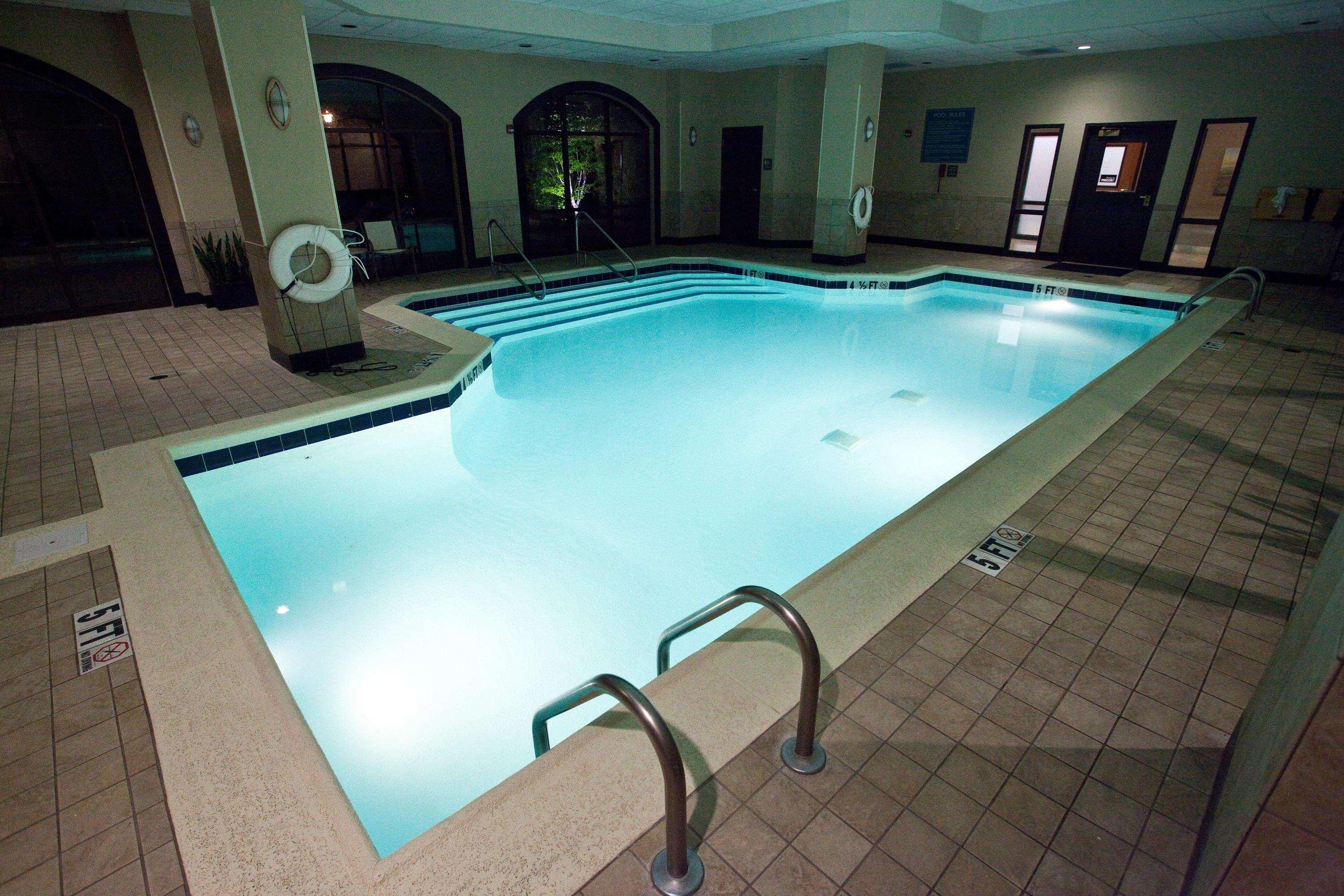 Embassy Suites Louisville — photo 4