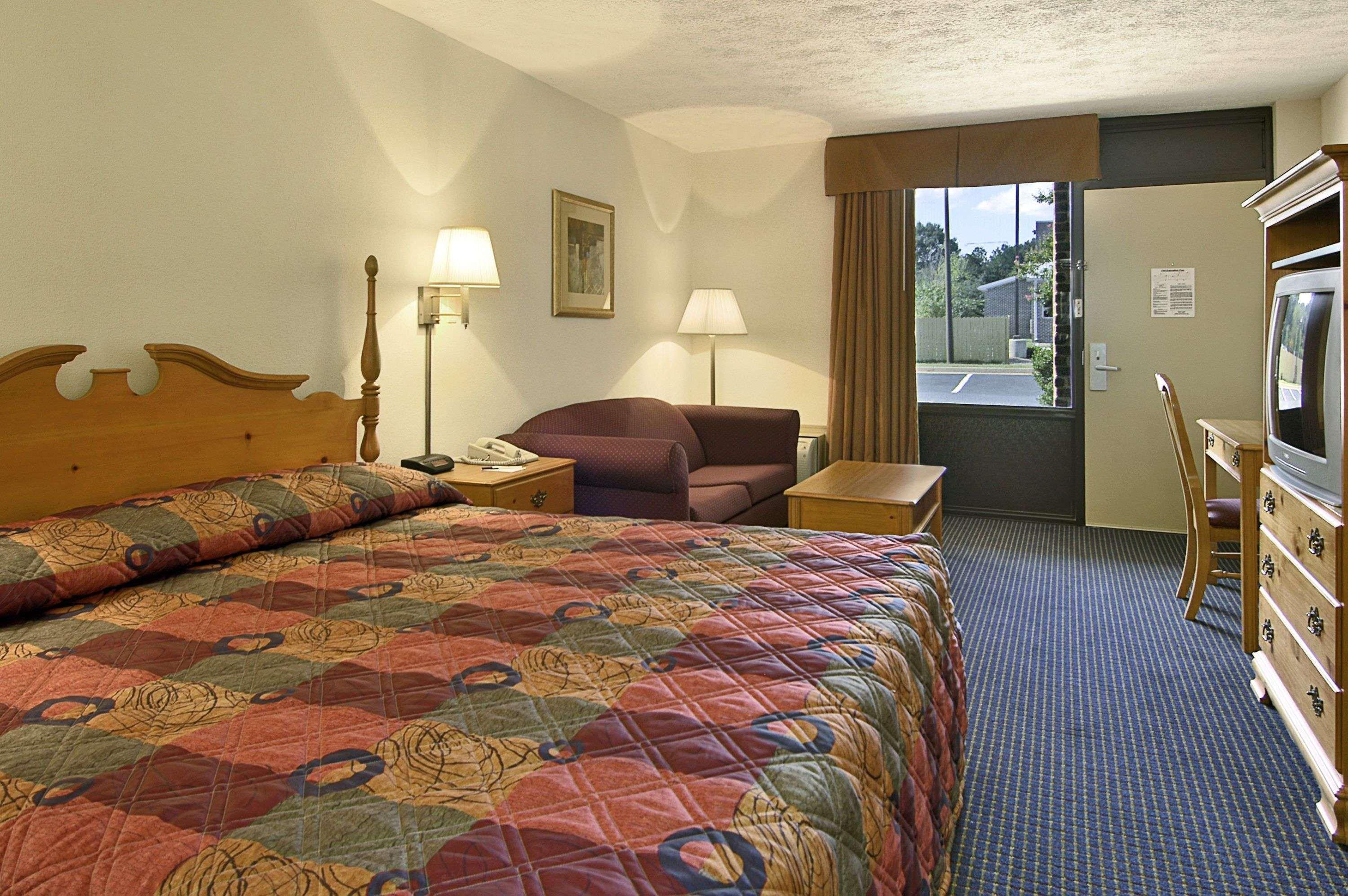 Travelodge Inn and Suites-Historic Area — photo 4