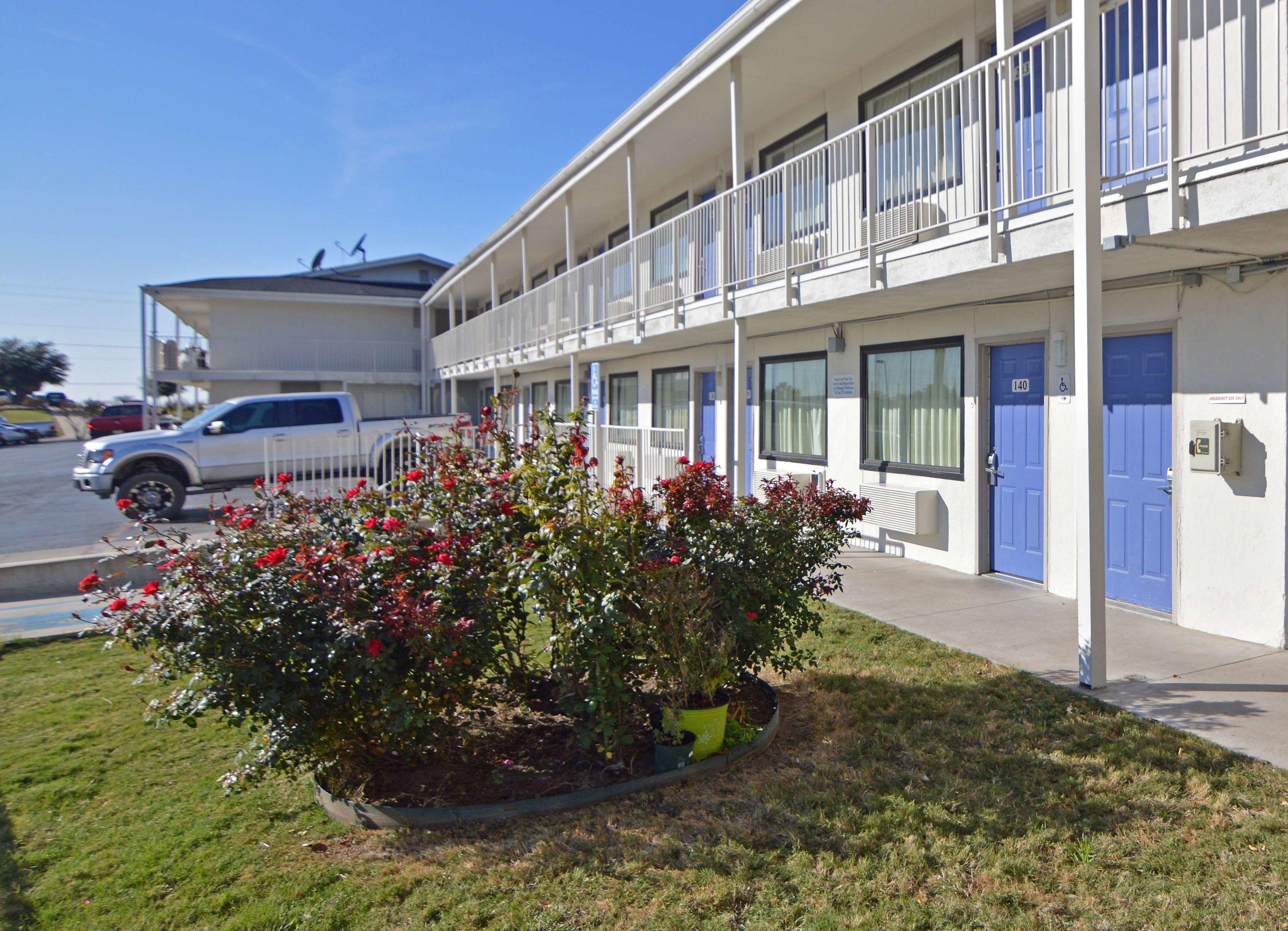 Motel 6 Denton — photo 4