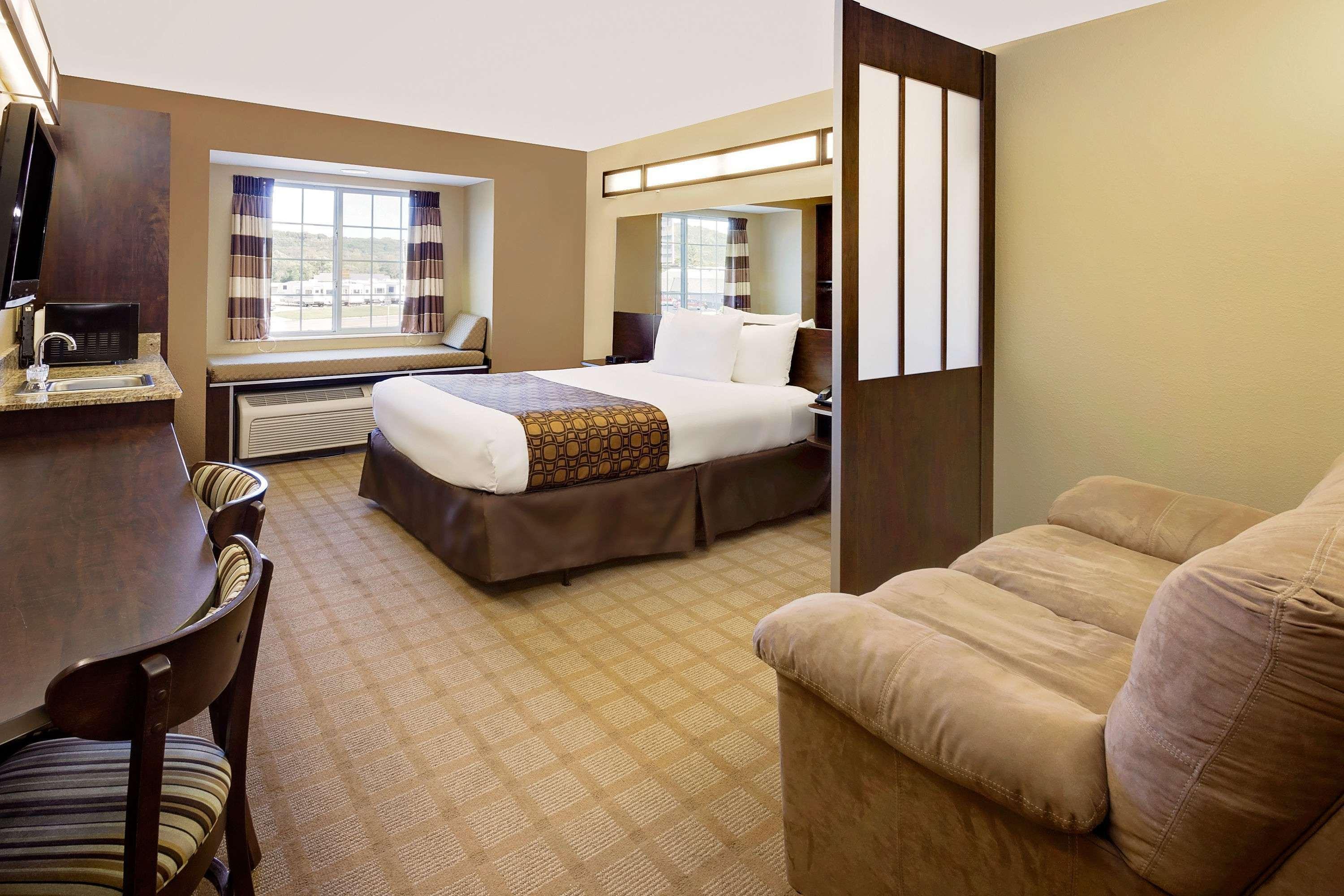 Microtel Inn & Suites by Wyndham Prairie du Chien — photo 5
