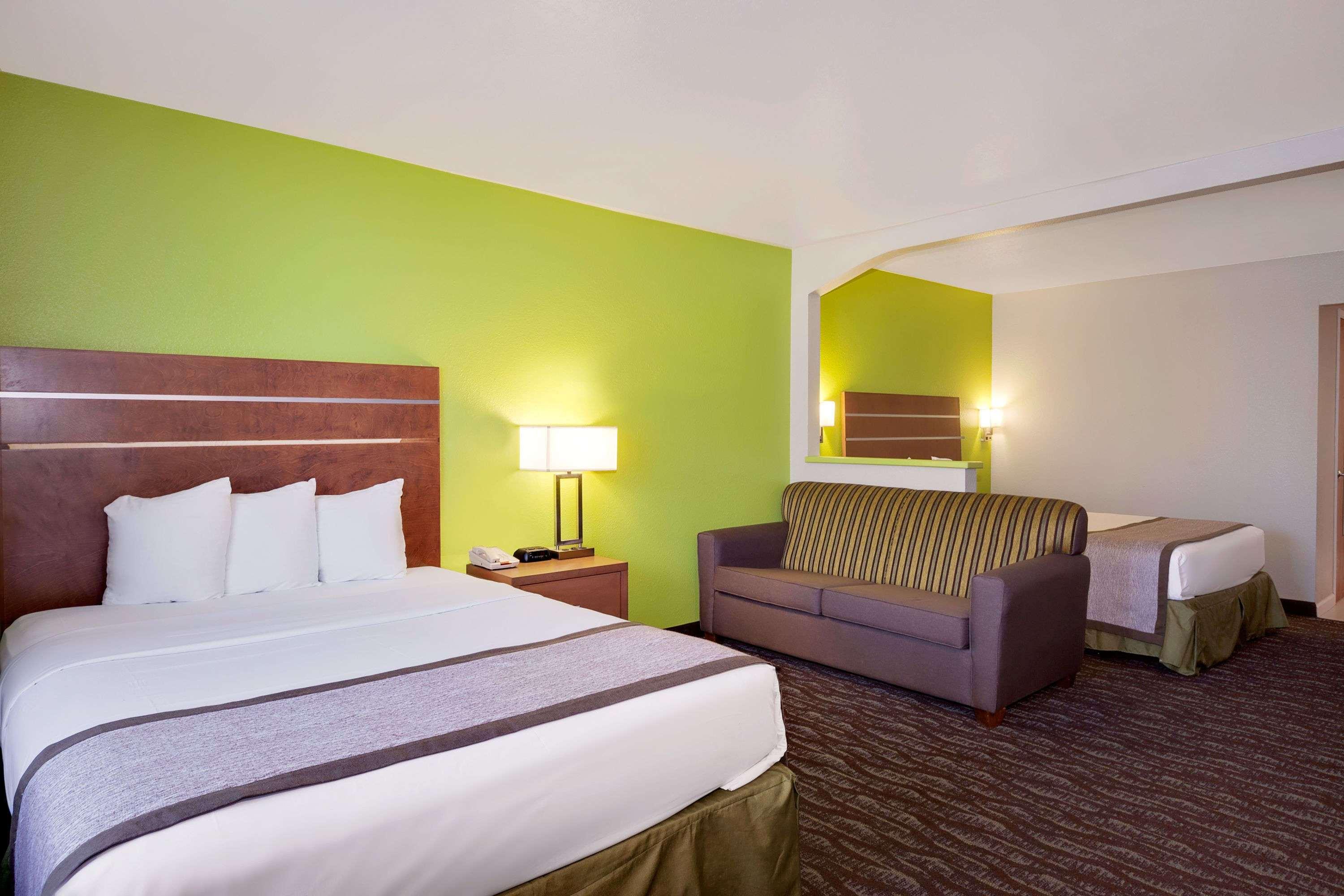 Days Inn and Suites Arcata CA — photo 5