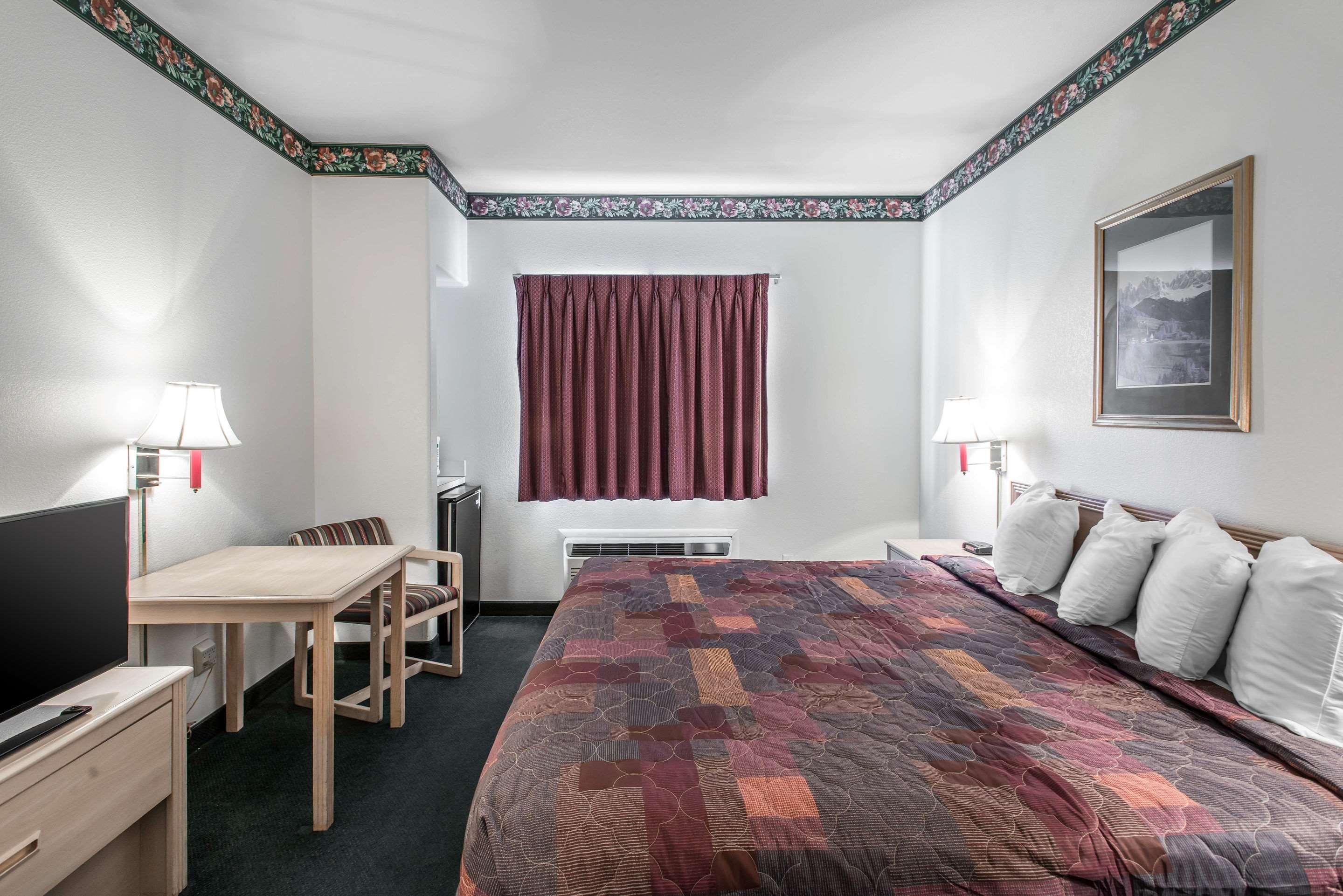 Rodeway Inn Loveland — photo 5