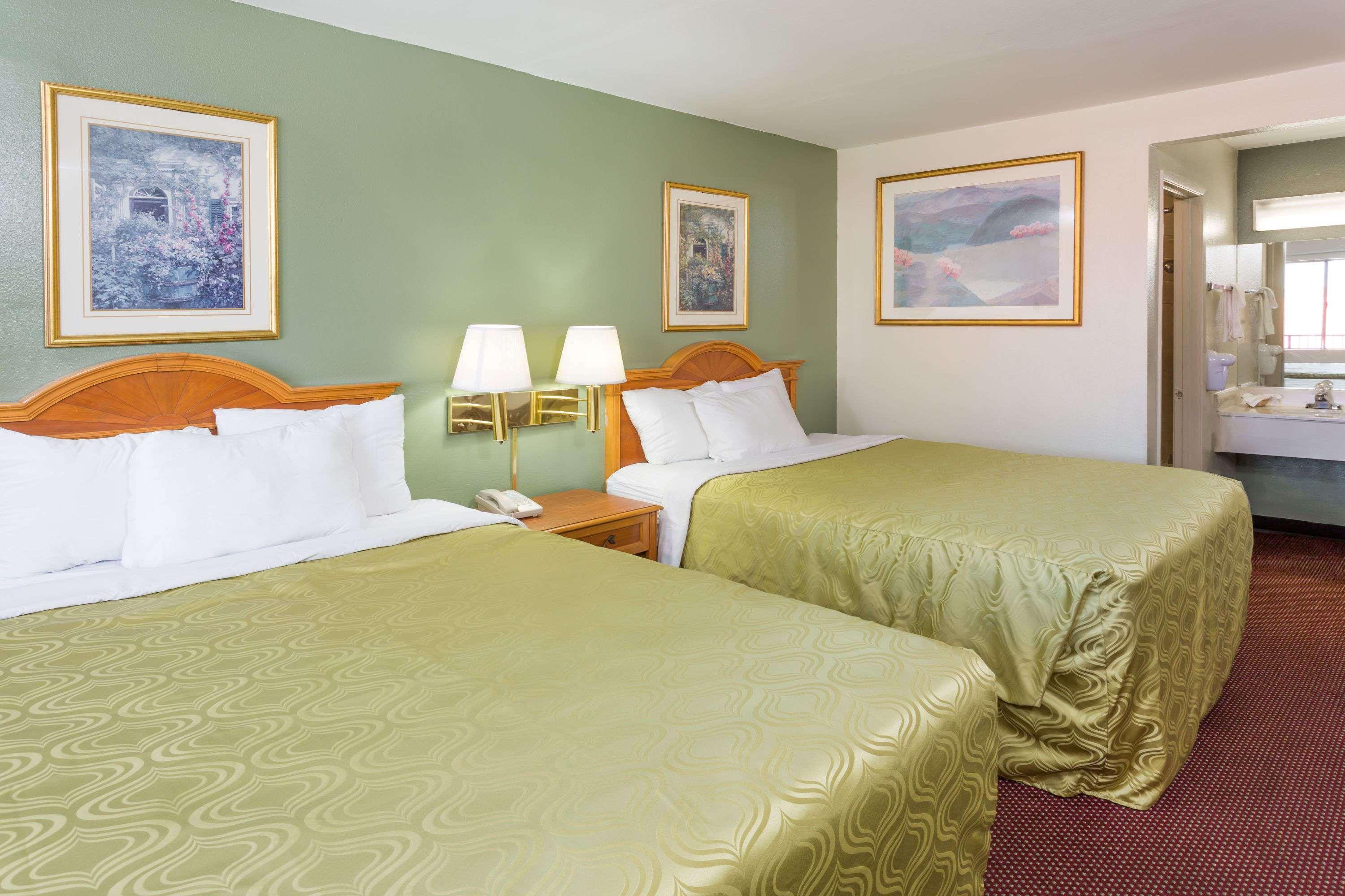 Days Inn by Wyndham San Bernardino — photo 5