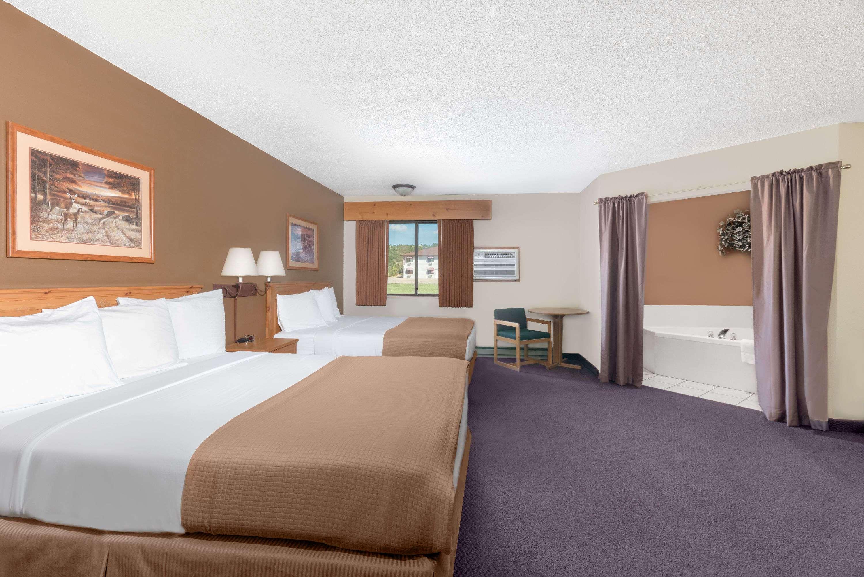 Super 8 by Wyndham Chamberlain SD — photo 4