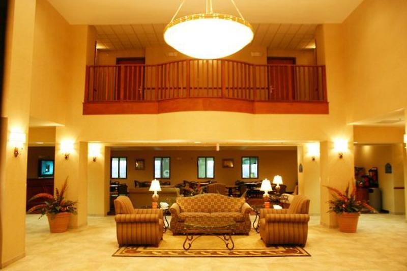Holiday Inn Express Syracuse-Fairgrounds — photo 4