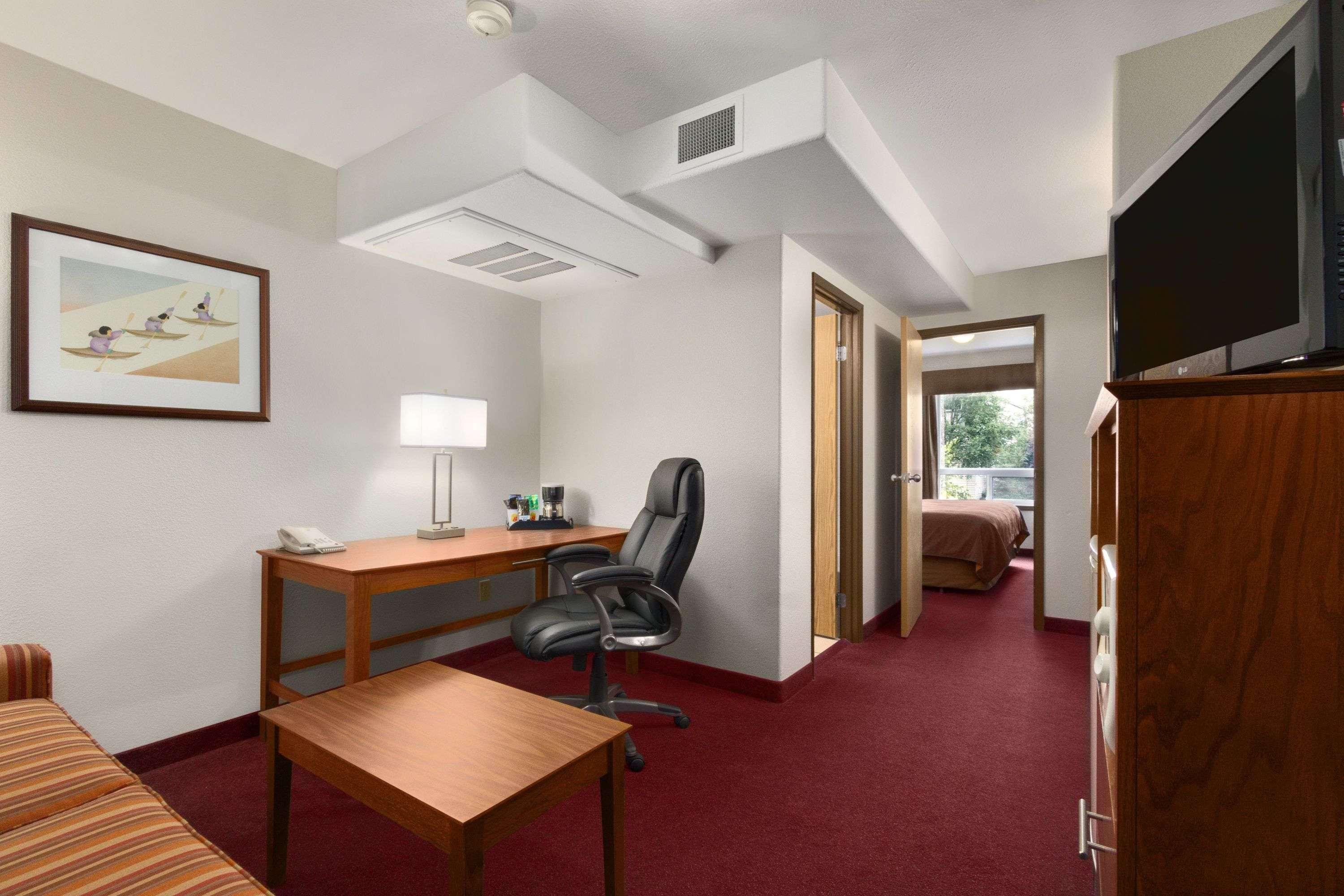 Super 8 by Wyndham Yellowknife — photo 4
