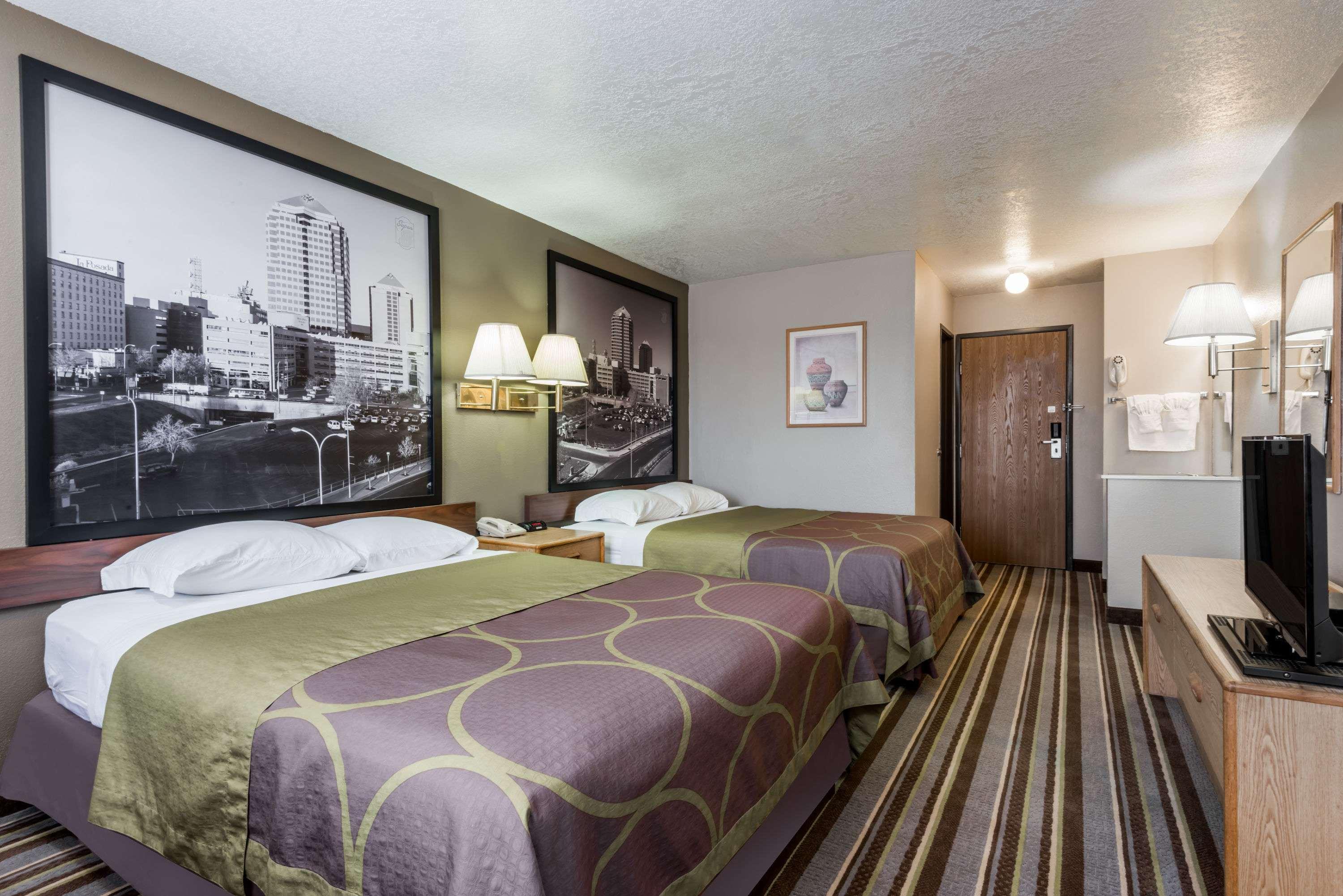 Super 8 by Wyndham Bernalillo — photo 4