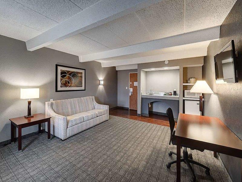 Eastland Suites Hotel & Conference Center - Urbana — photo 4