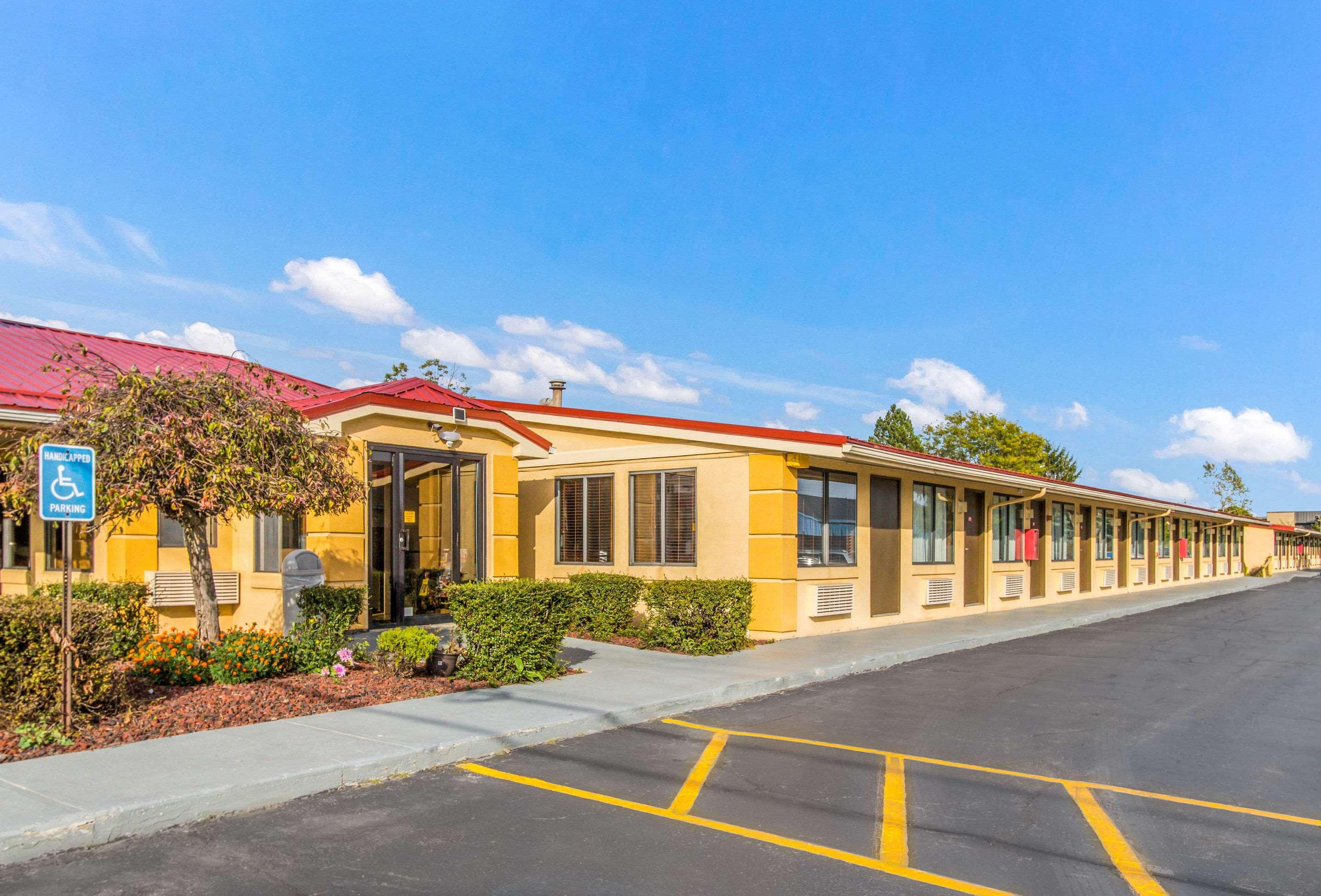 Econo Lodge Norwalk — photo 4