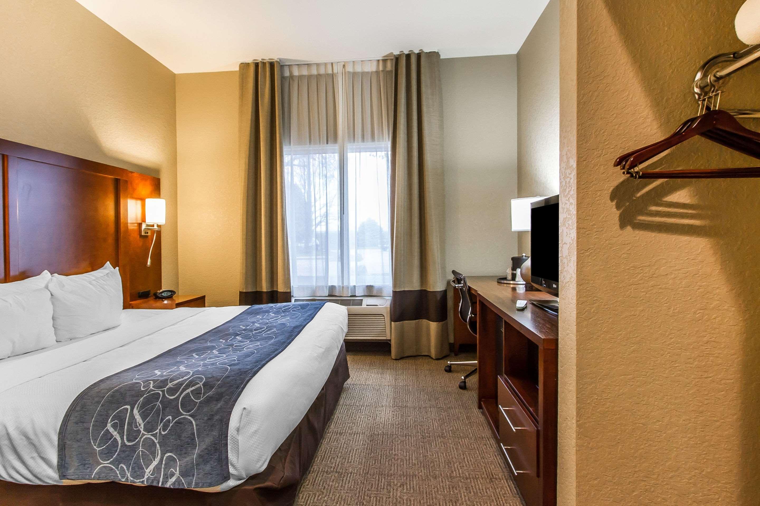 Comfort Suites — photo 4