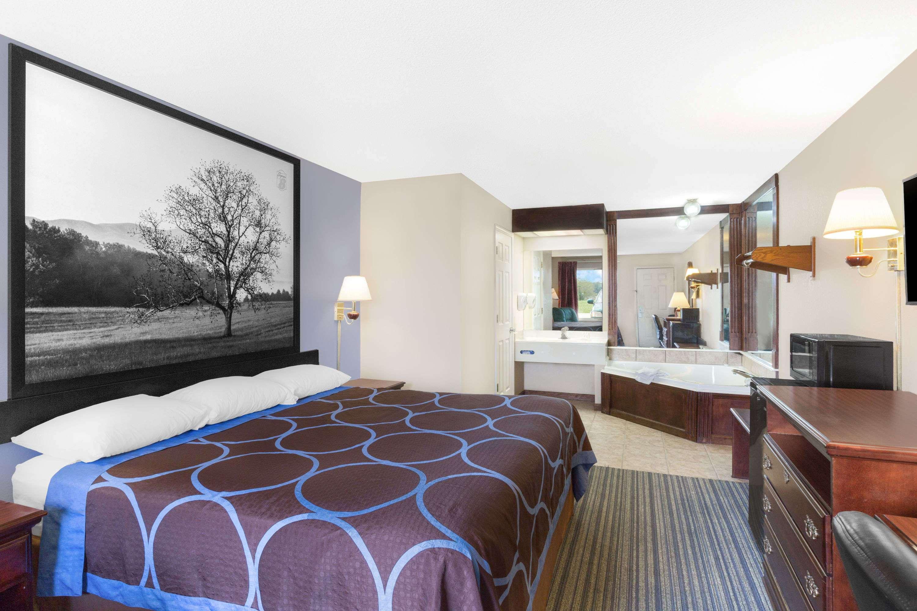 Super 8 by Wyndham Whiteville — photo 3
