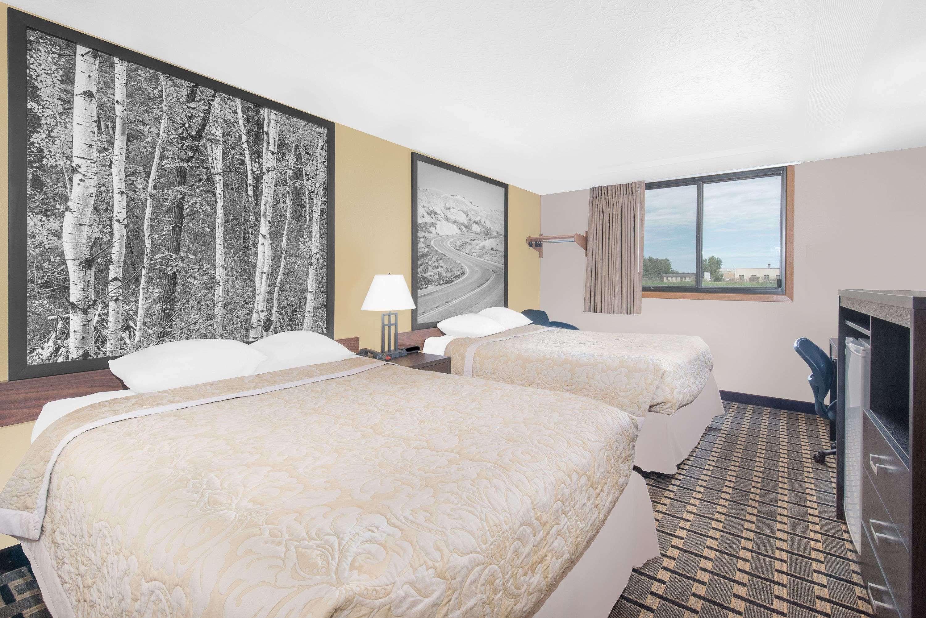 Super 8 by Wyndham Watertown — photo 3