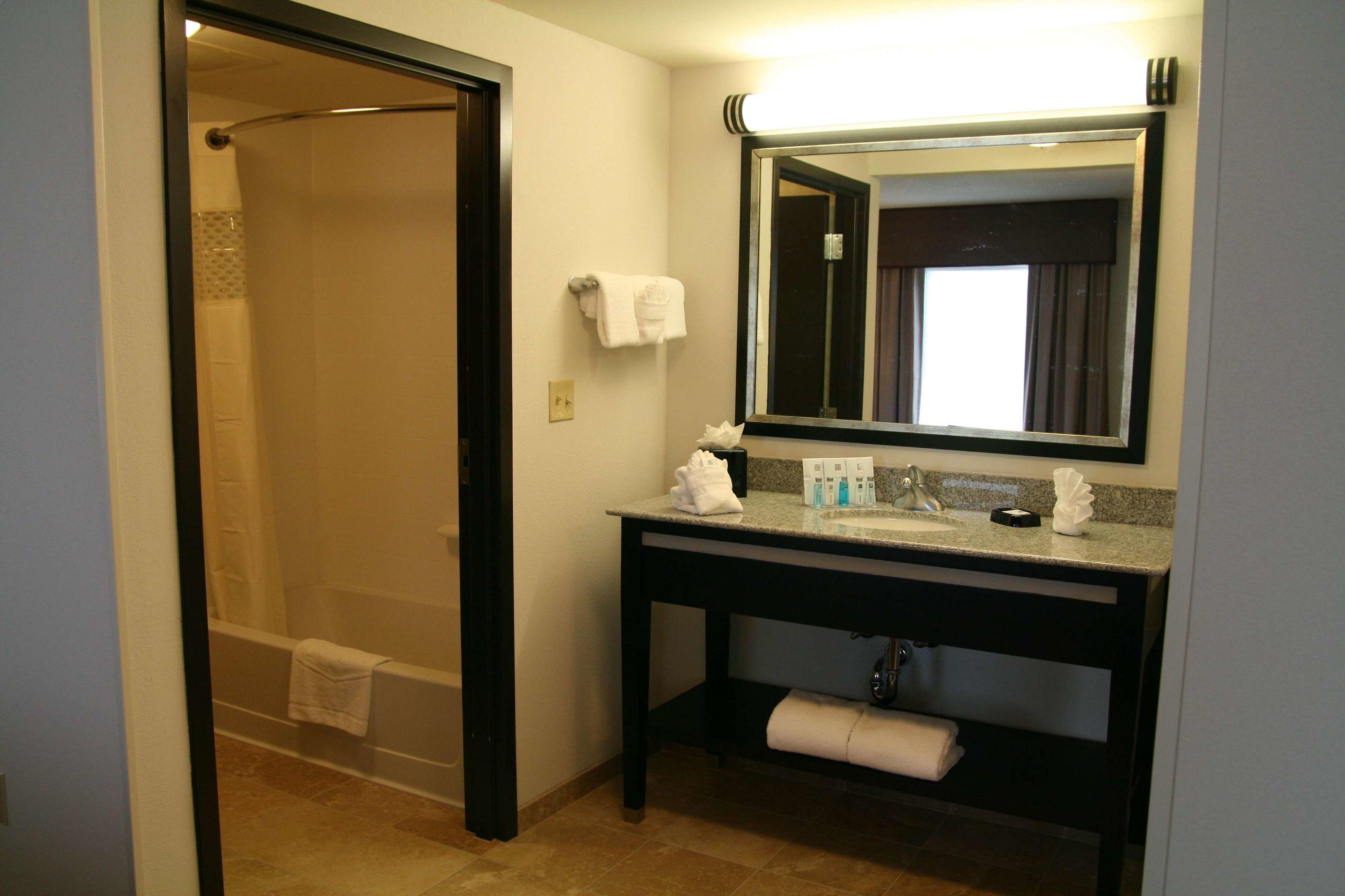 Hampton Inn & Suites Detroit/Airport Romulus — photo 5
