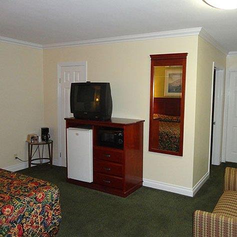Redondo Inn and Suites — photo 3