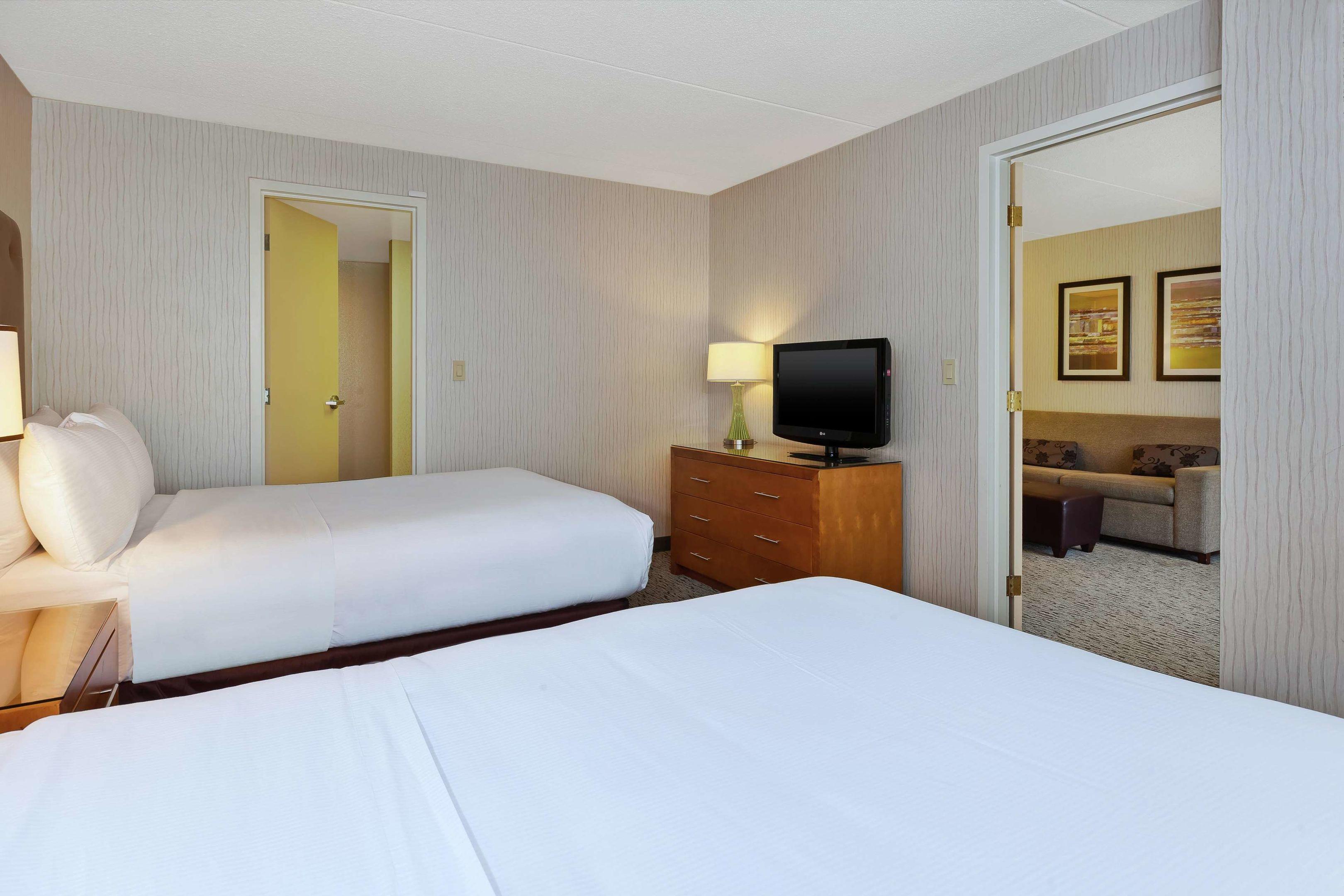 Embassy Suites by Hilton Auburn Hills — photo 4
