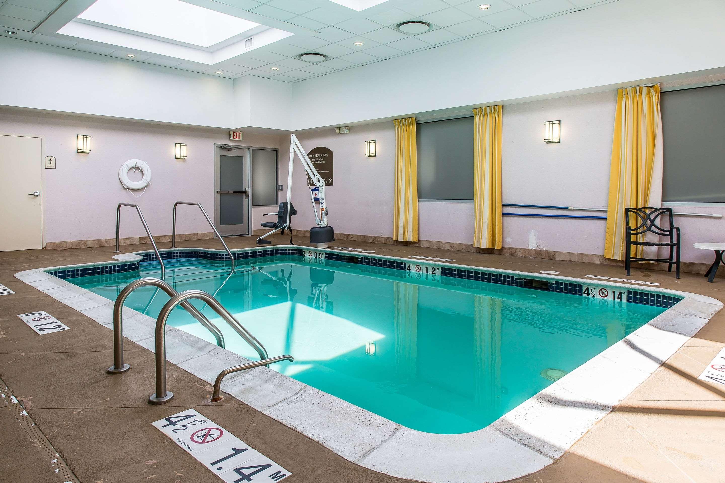 Clarion Hotel & Suites Hamden-New Haven — photo 4