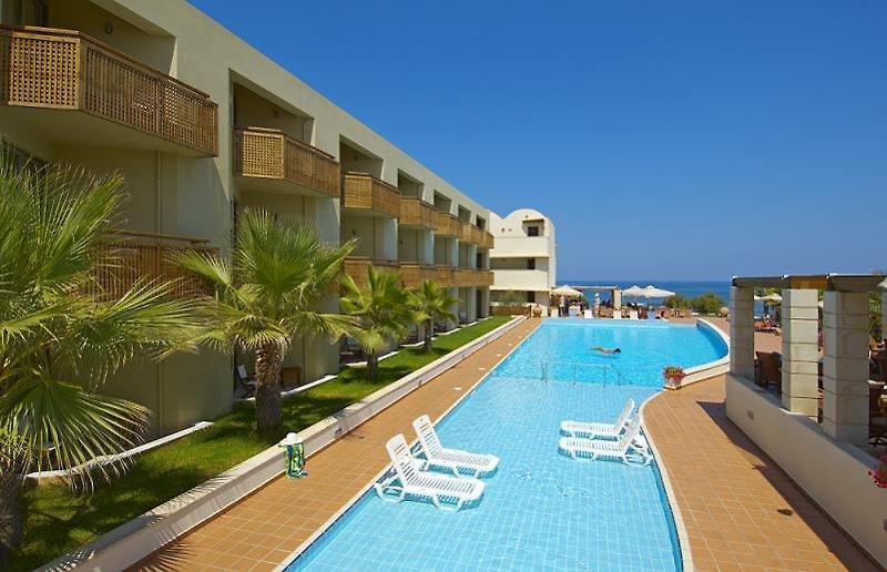 Santa Marina Plaza — photo 4
