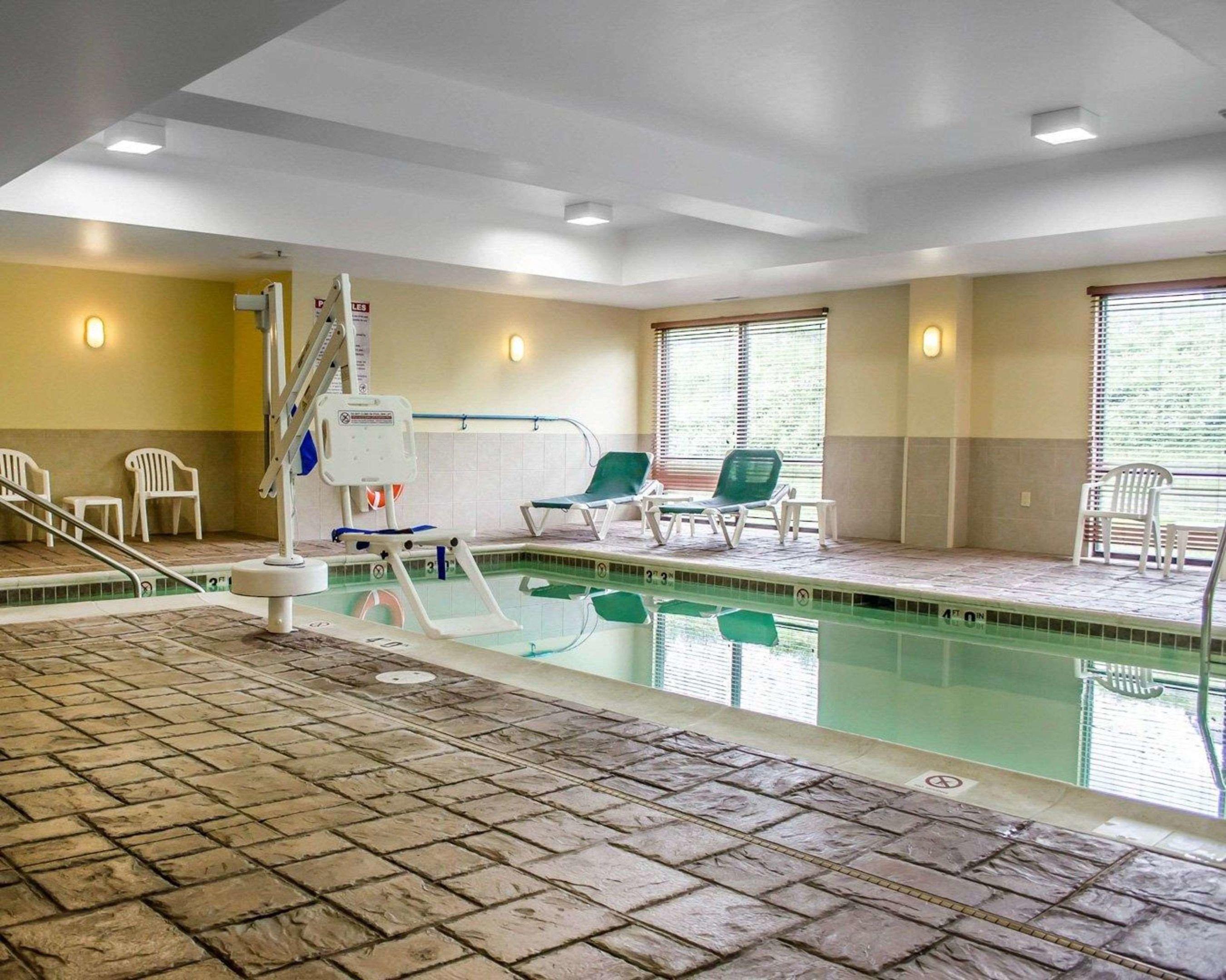 Comfort Suites — photo 4