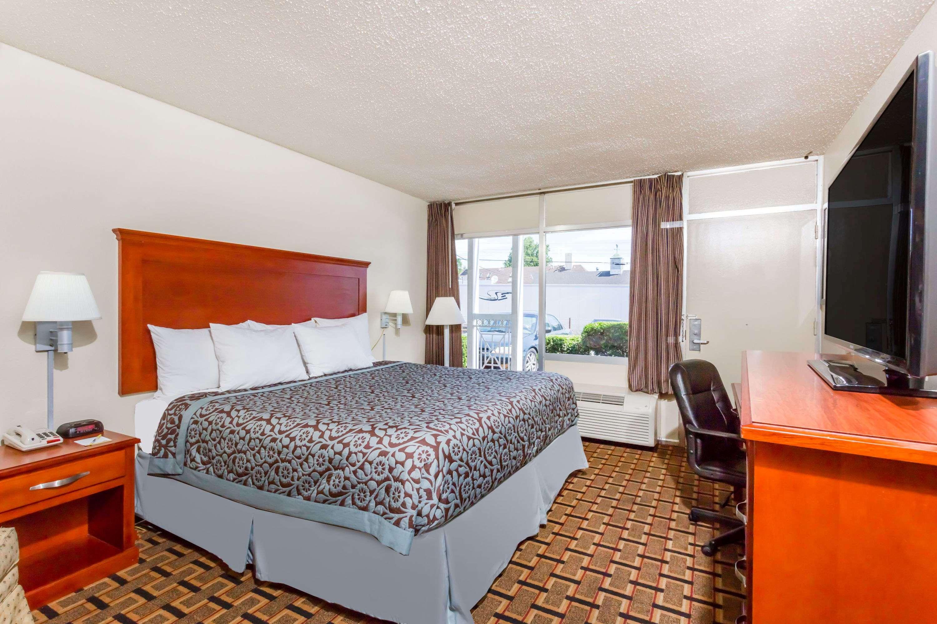 Days Inn by Wyndham Charlottesville/University Area — photo 4