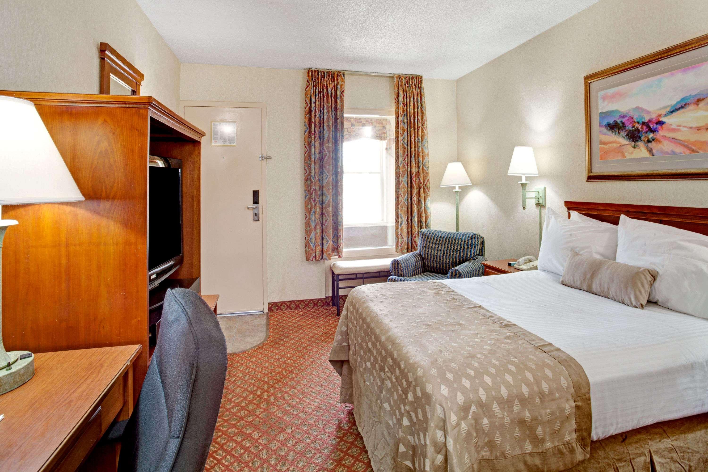 Ramada by Wyndham West Memphis — photo 5