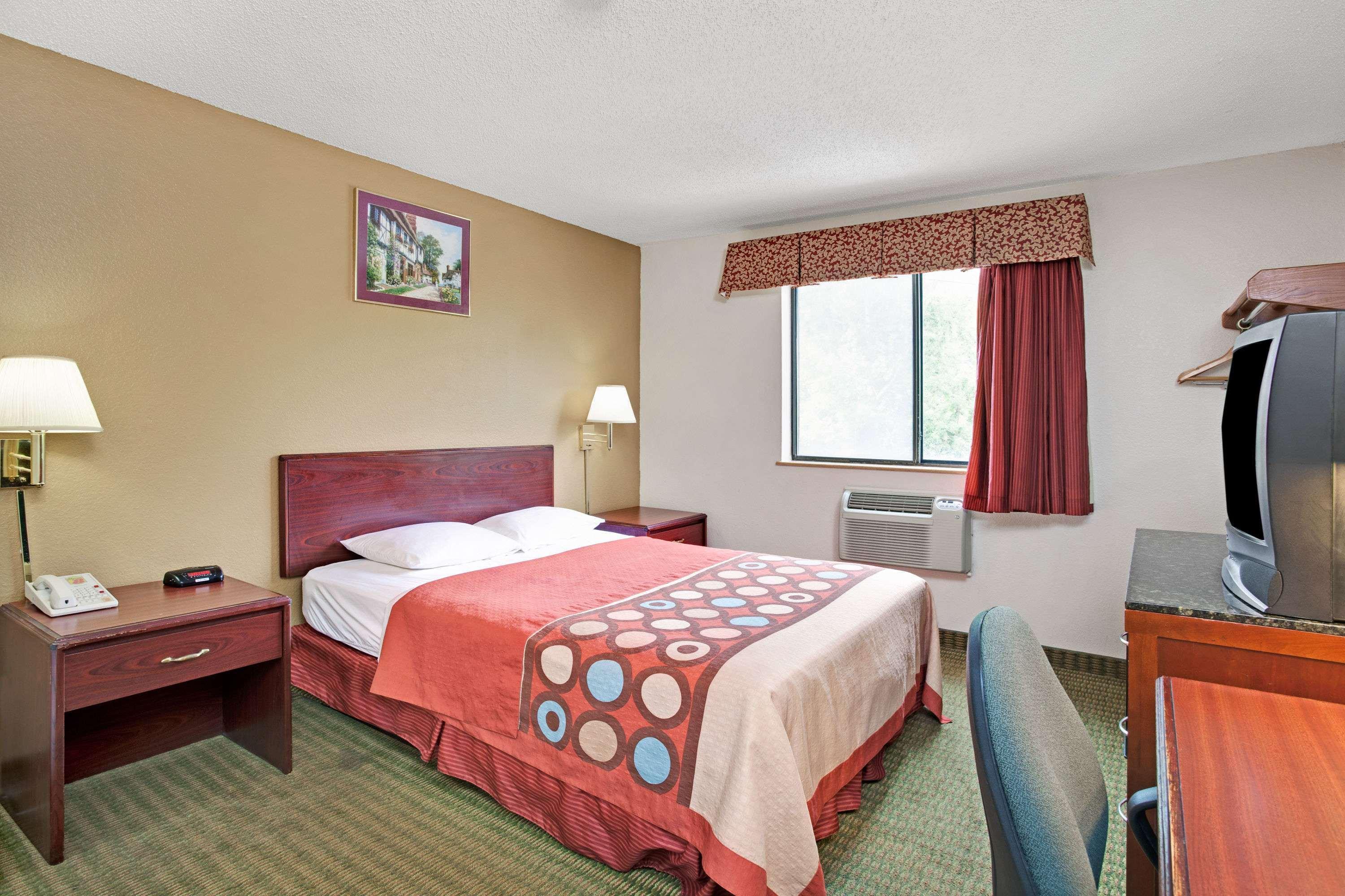 Super 8 by Wyndham Belleville — photo 3