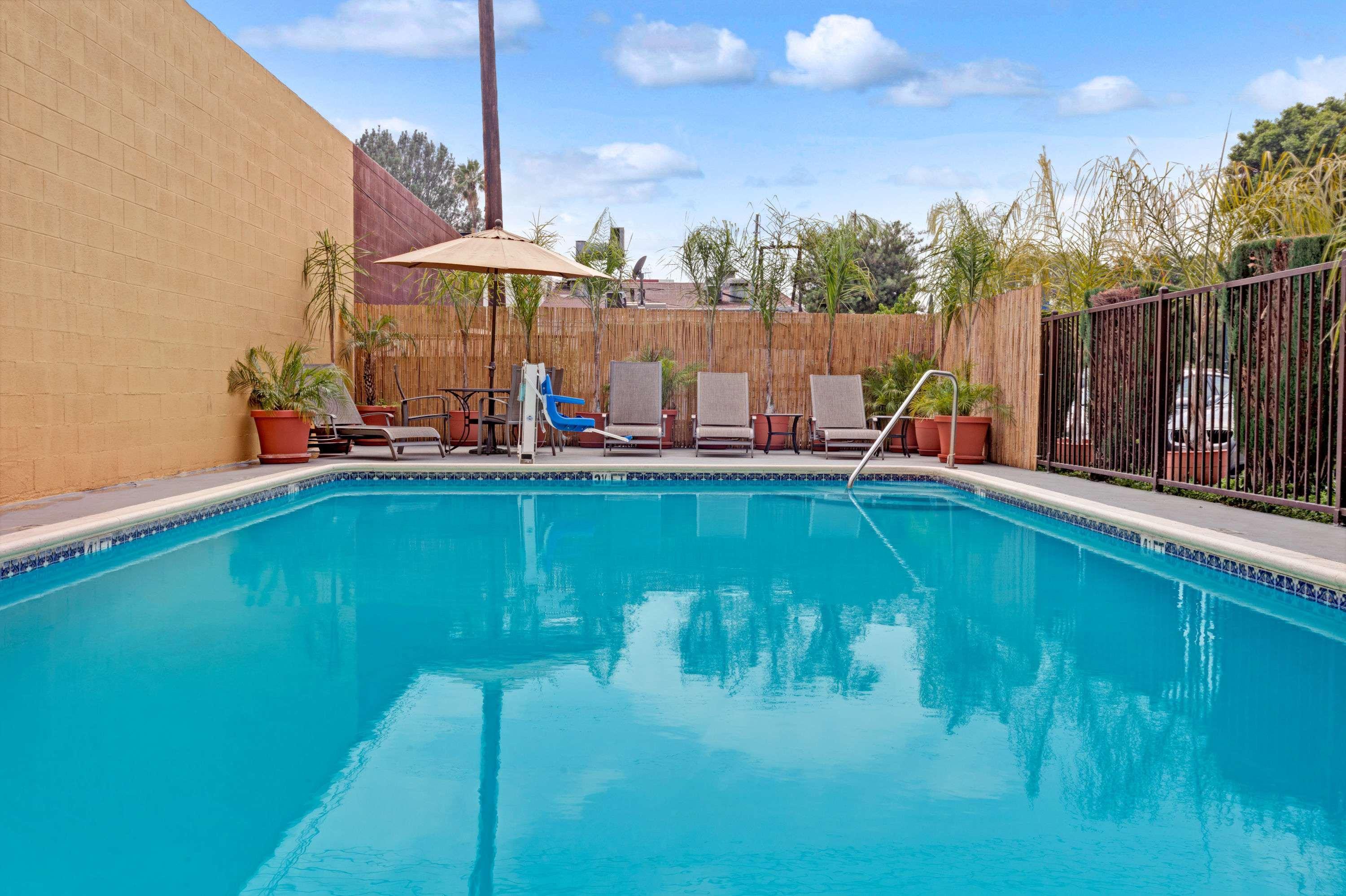 Travelodge Burbank-Glendale — photo 4