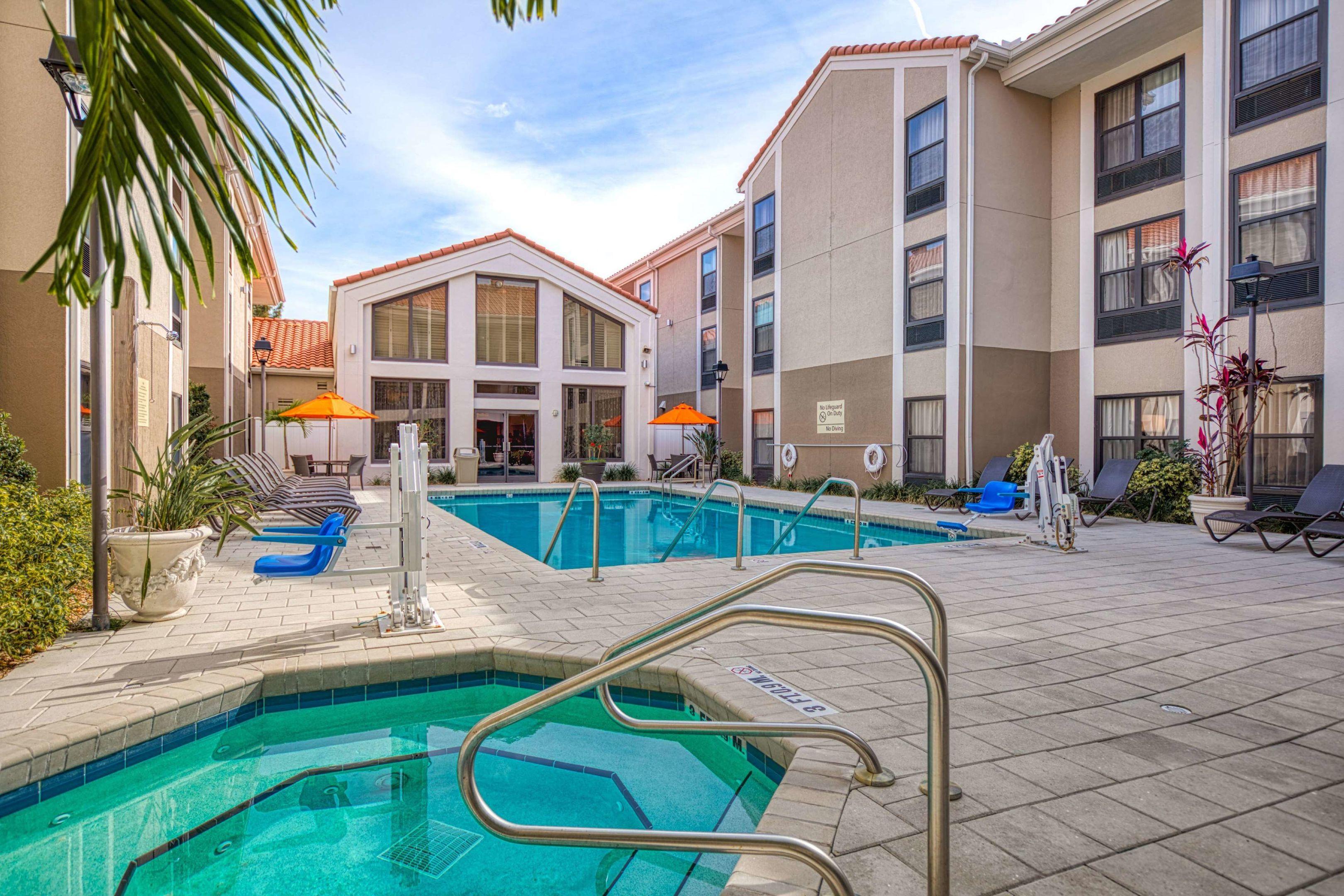 Hampton Inn & Suites Orlando/East UCF Area — photo 5