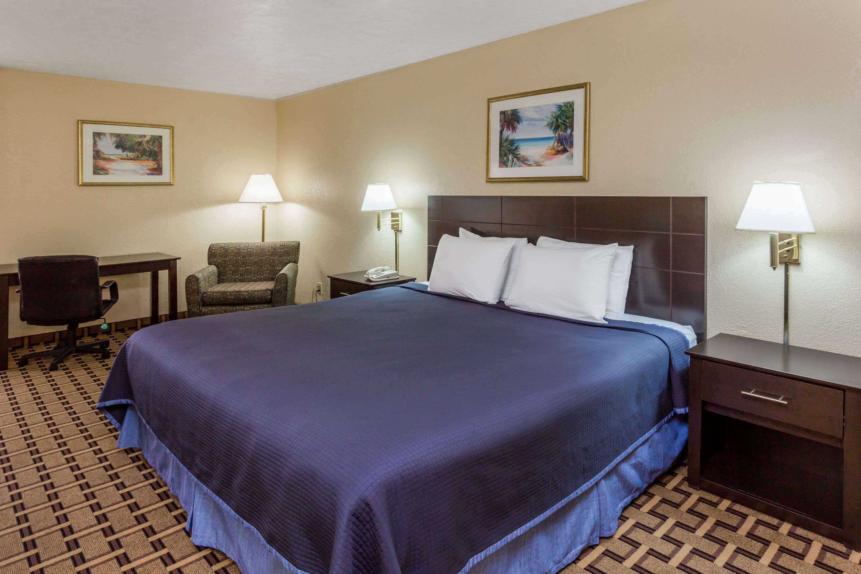 Travelodge Fort Myers — photo 4