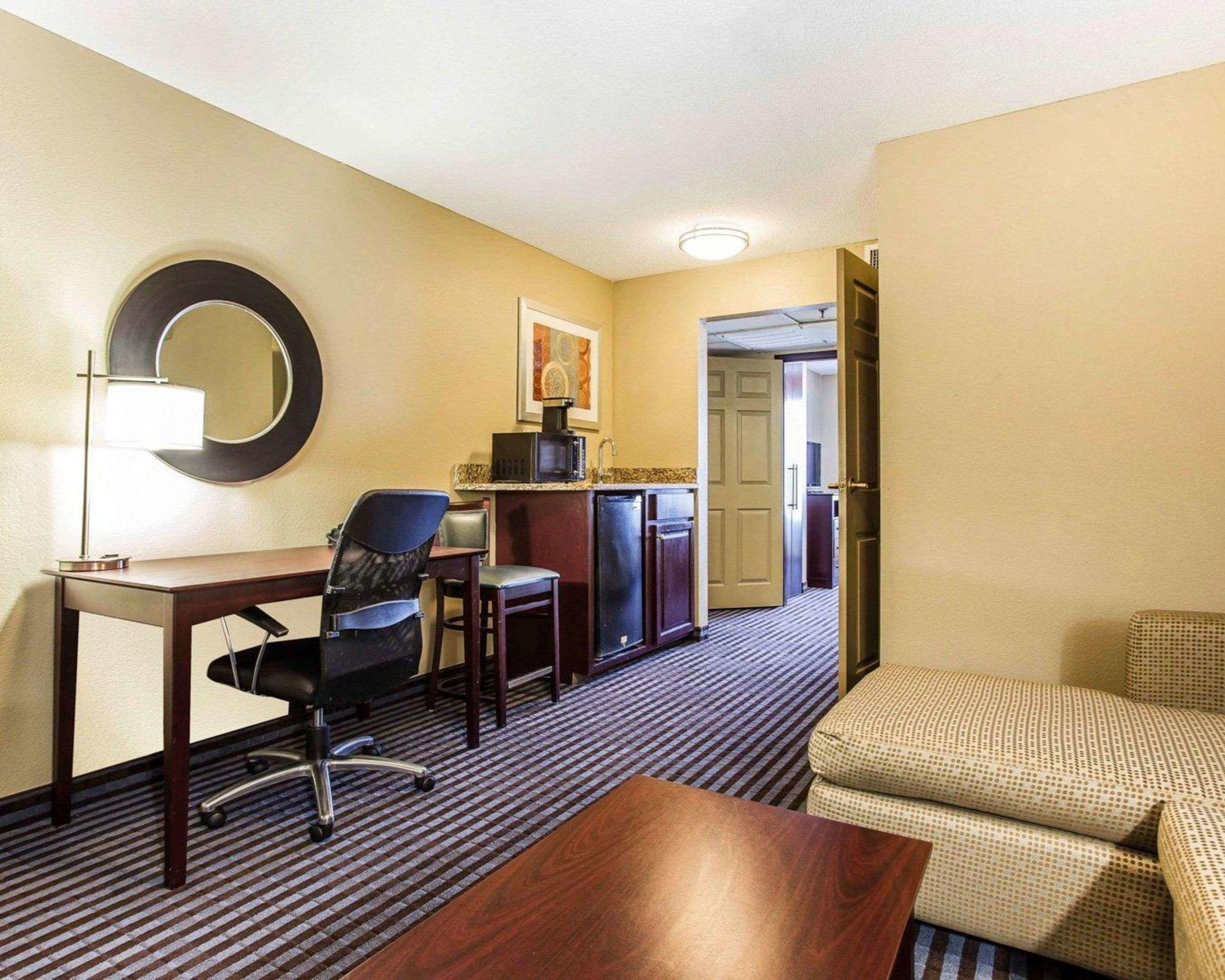 Comfort Inn & Suites — photo 5