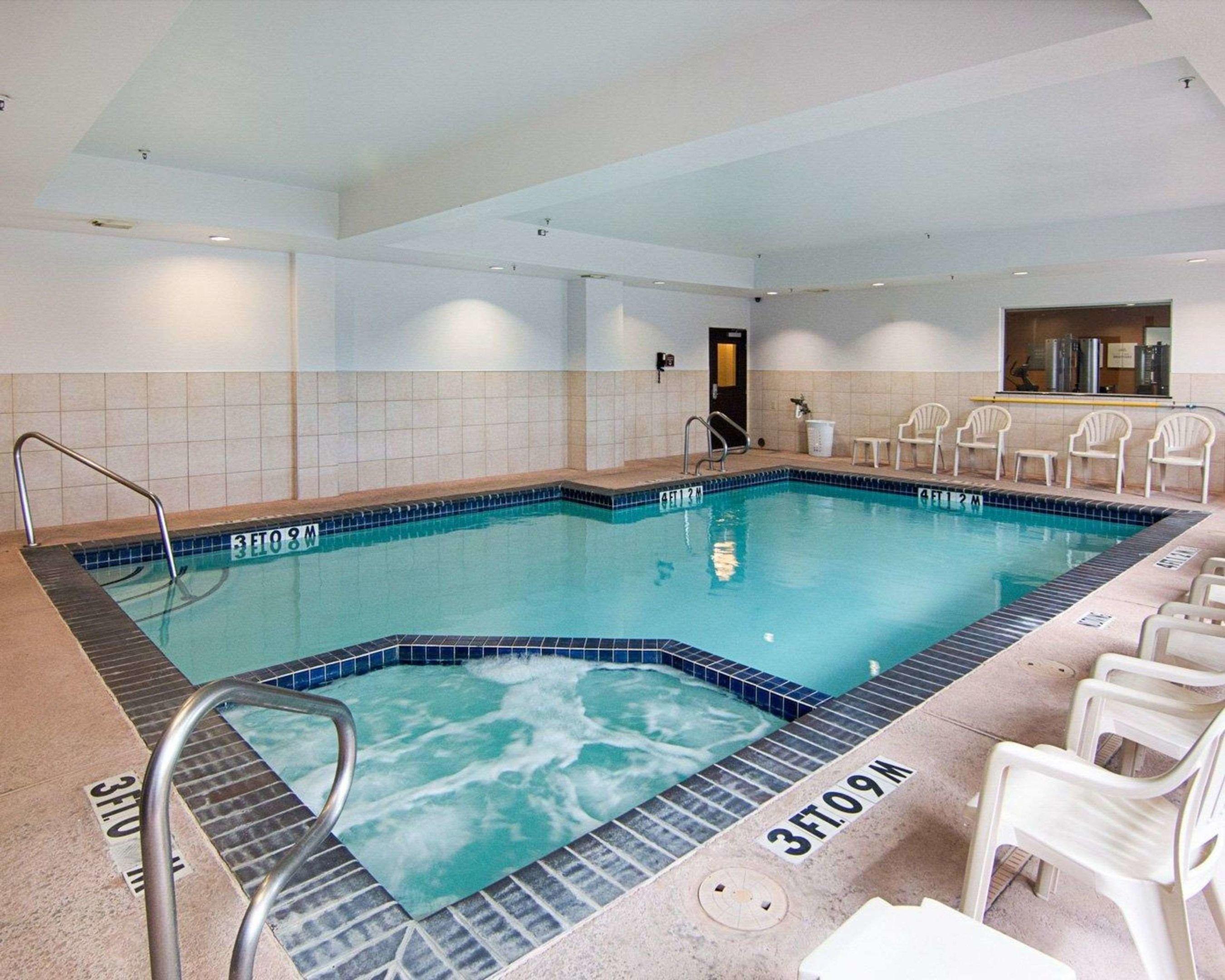 Comfort Suites — photo 5