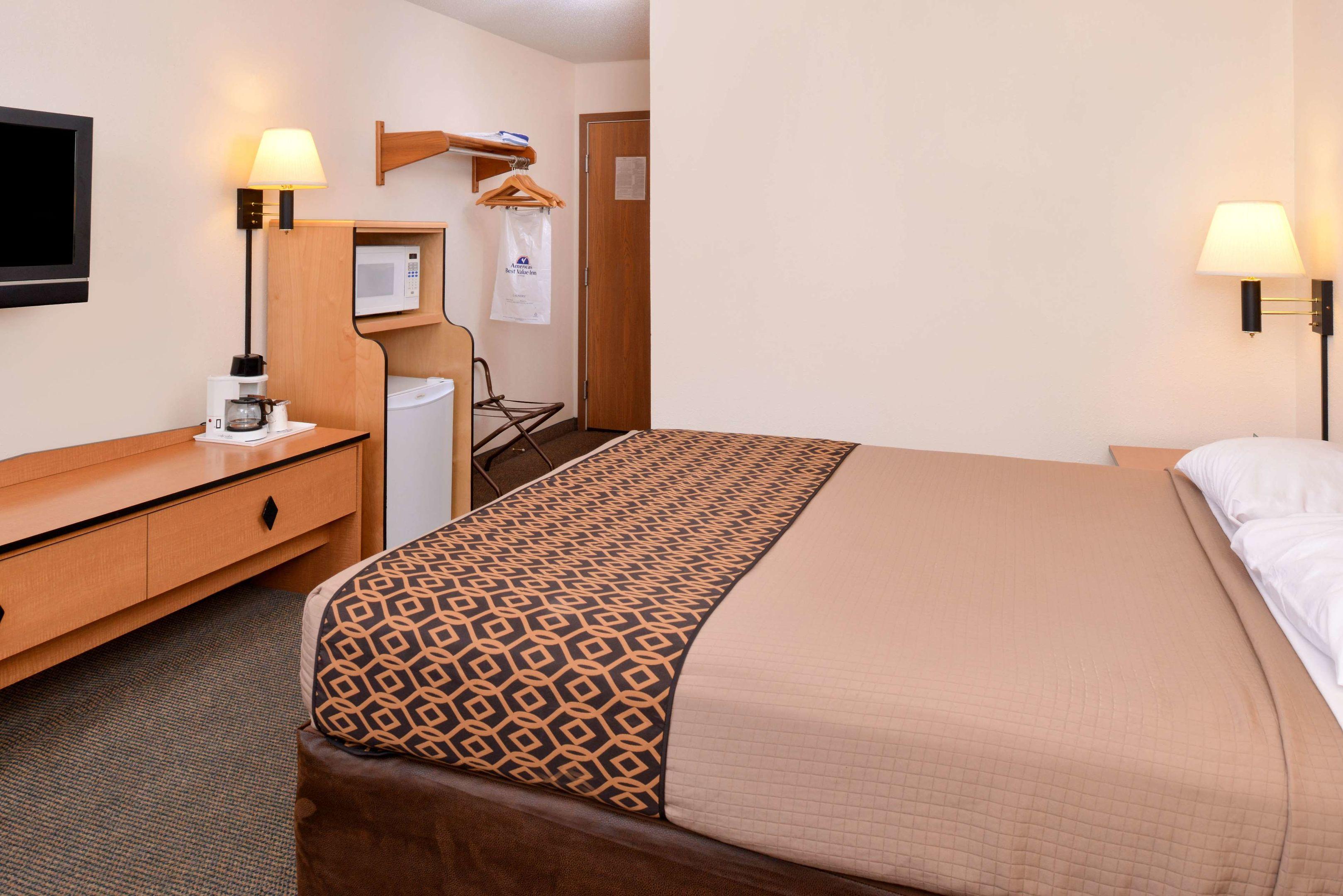 Americas Best Value Inn & Suites - Atlantic — photo 4